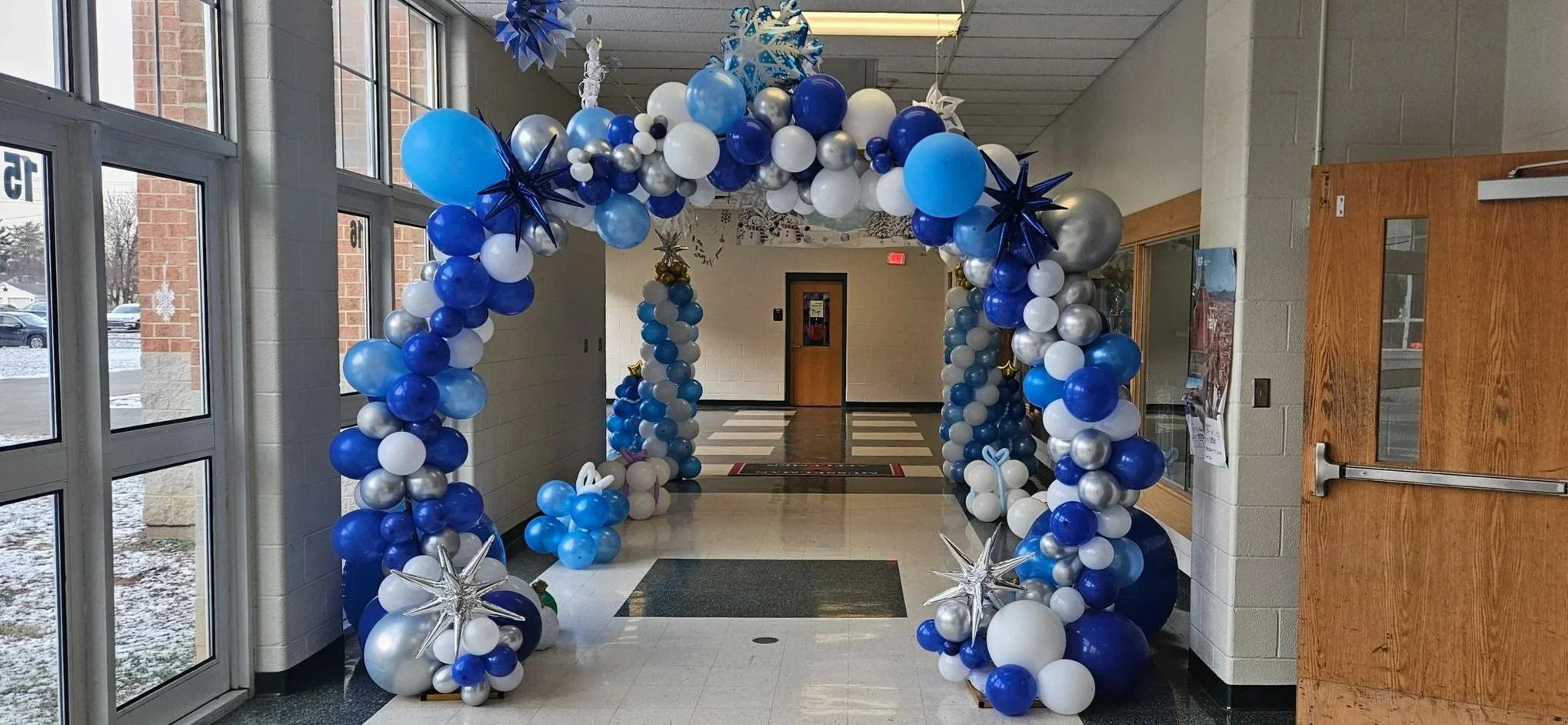 Winter Wonderland Curved Arch