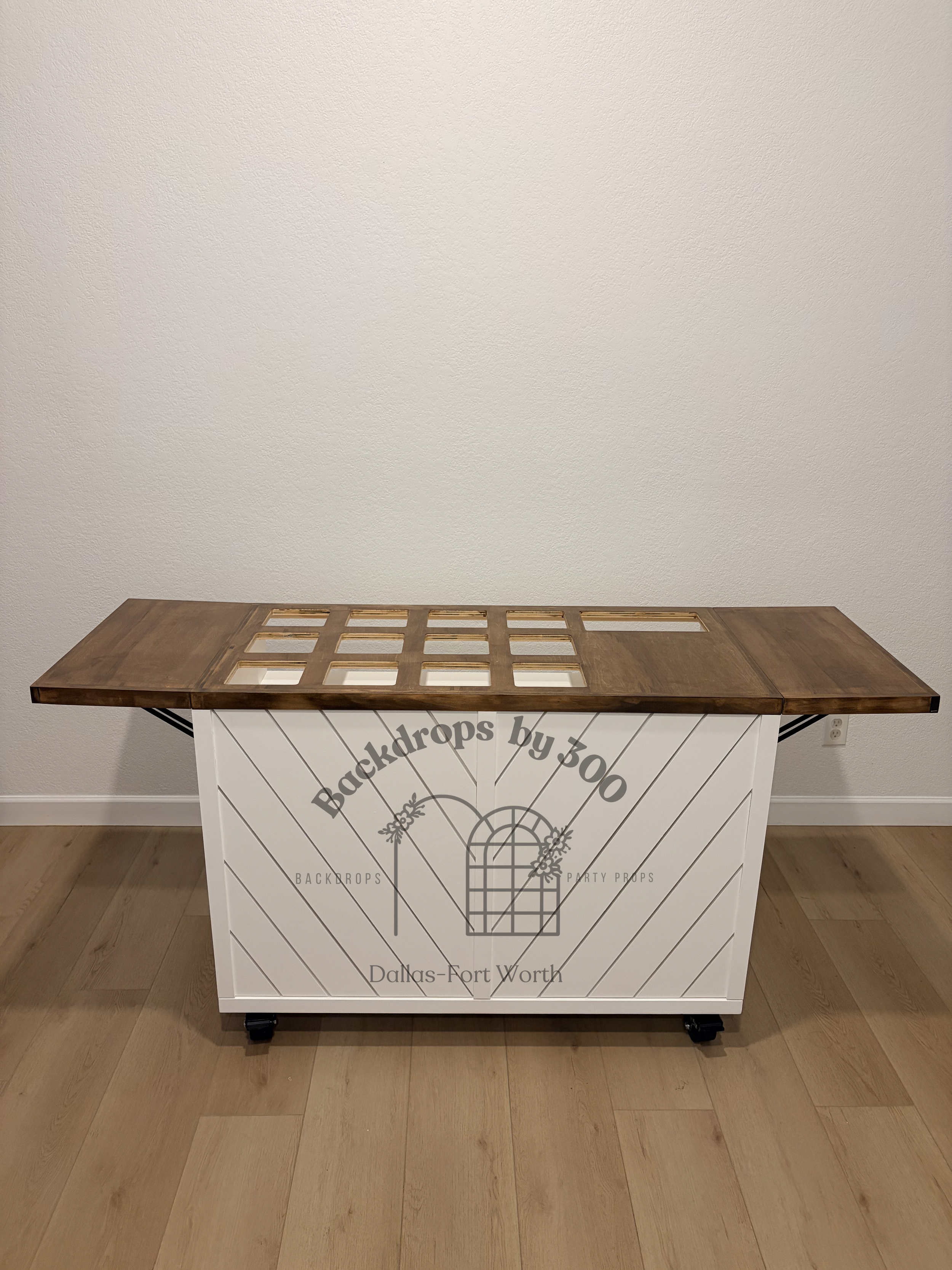 4ft x 3ft x2ft (Front View)
1ft Folding Wings (Left and Right)
Dark Stain Top
White Paint
Chevron design