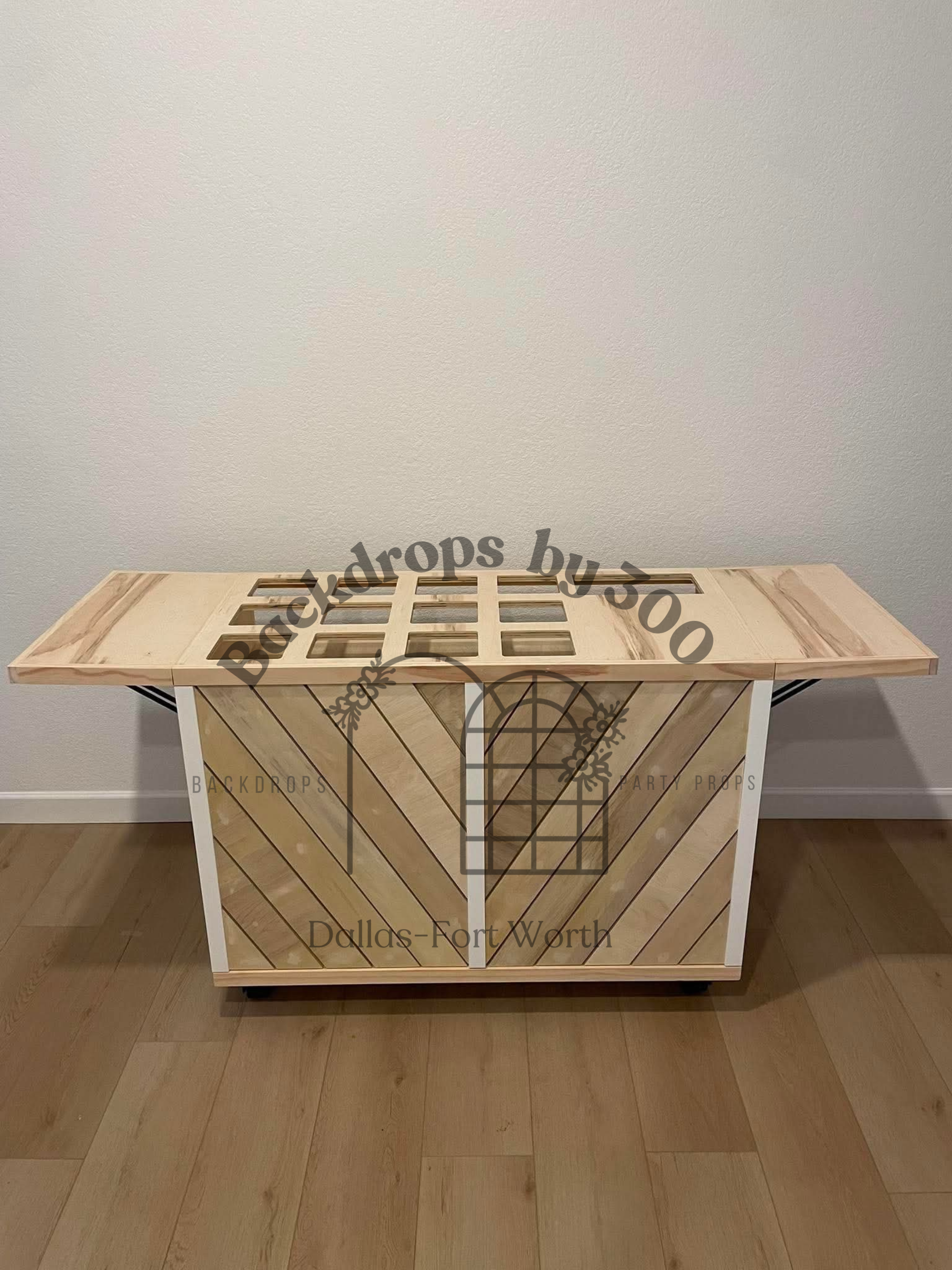 4ft x 3ft x 2ft 
1ft Folding Wings
Chevron Design