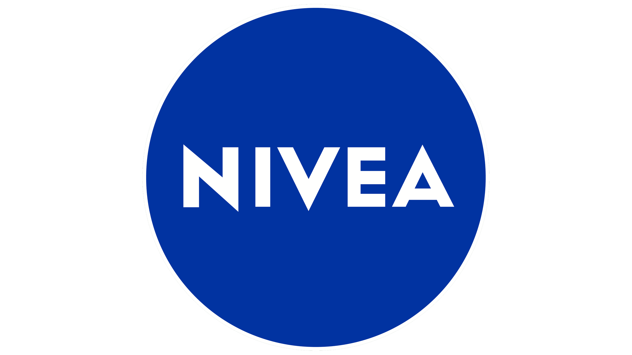 Logo de NIVEA, un cercle bleu avec le mot NIVEA écrit en blanc au centre.