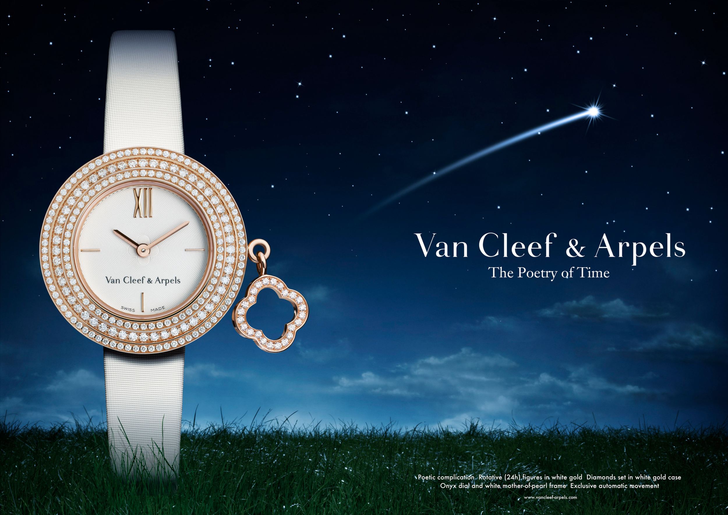 Montre de luxe Van Cleef & Arpels ornée de diamants avec un cadran blanc et un bracelet blanc en satin, posée dans un champ d'herbe sous un ciel nocturne étoilé avec une traînée d'étoile filante.
