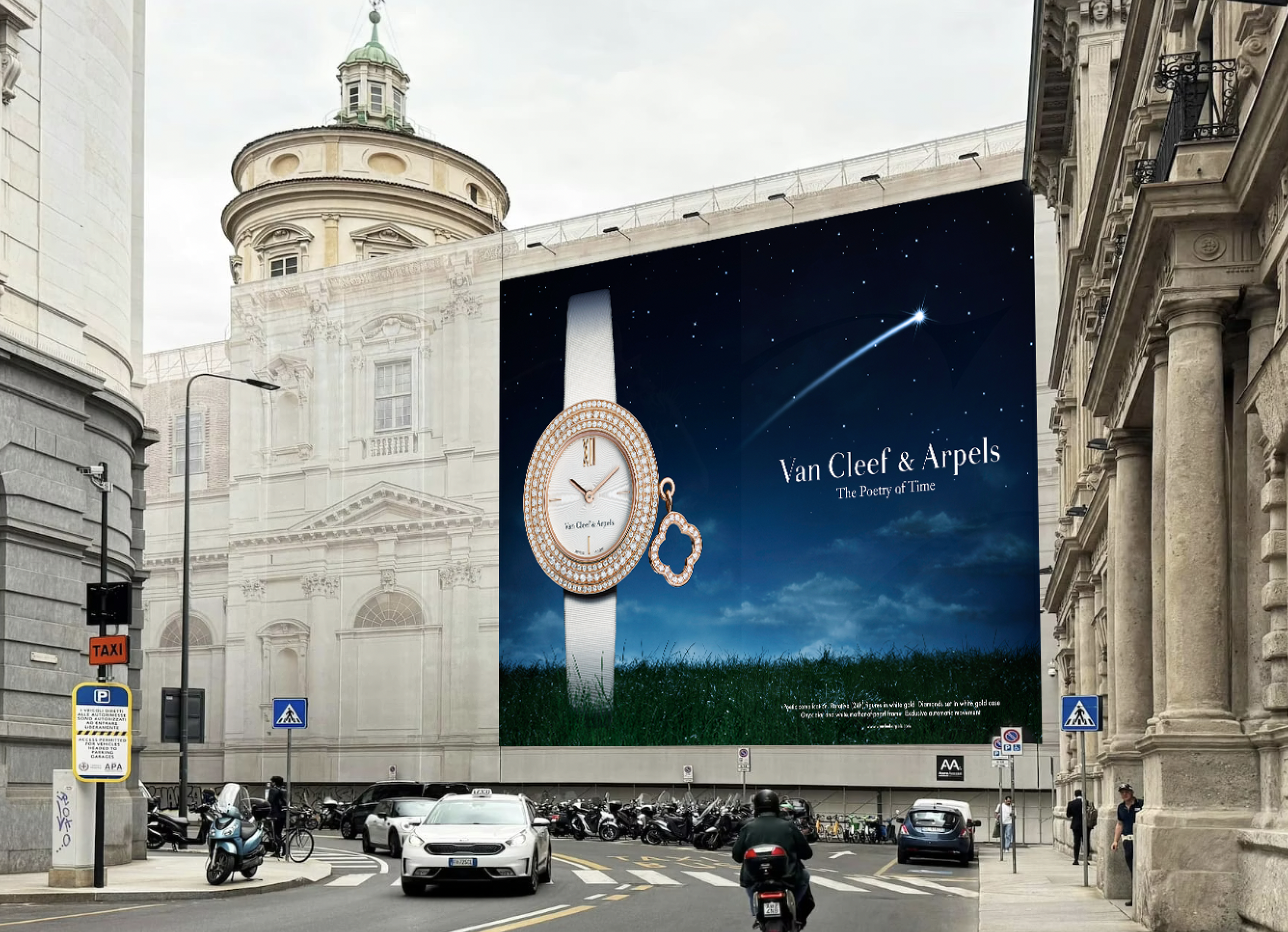 Une grande affiche publicitaire sur un mur d'immeuble dans une ville, montrant une montre en bijou avec des cieux étoilés et une comète, les mots "Van Cleef & Arpels, The Poetry of Time".