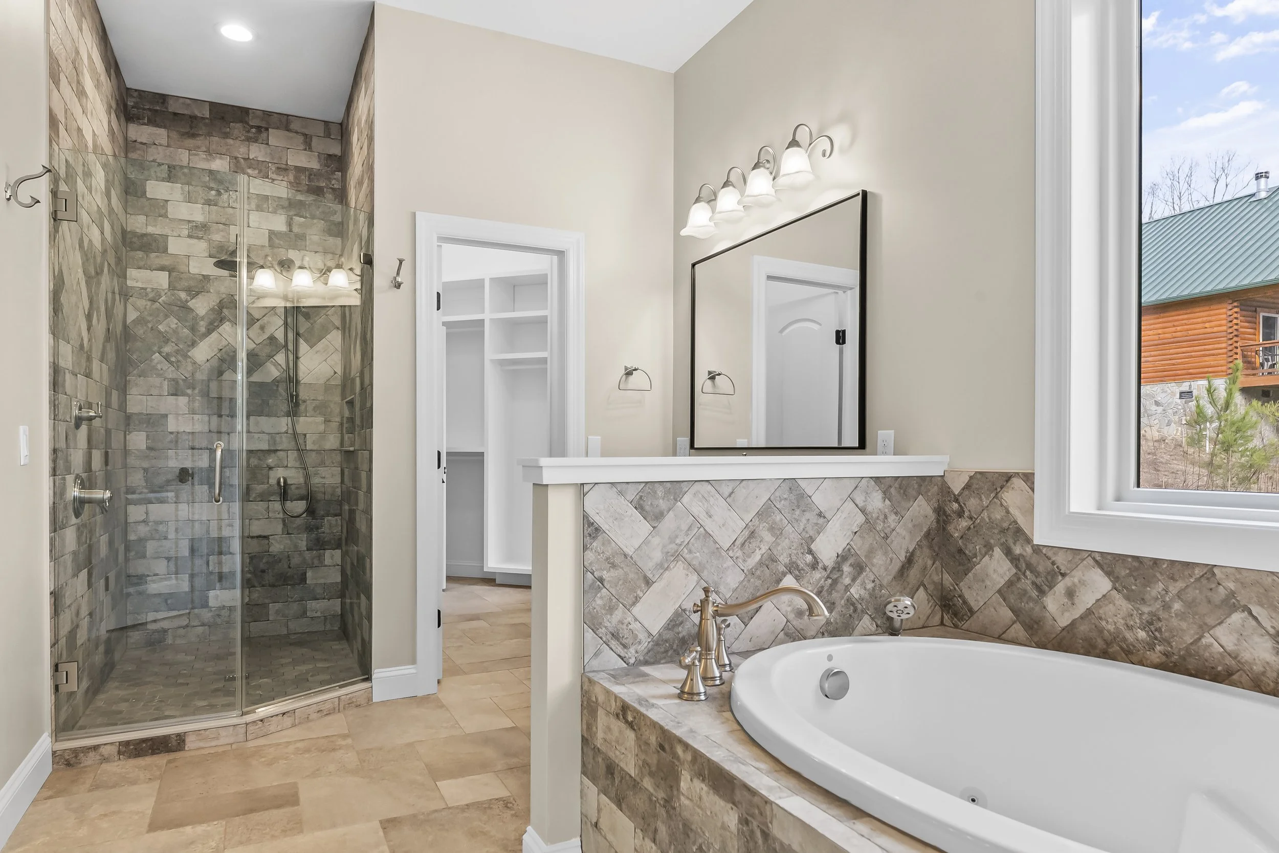 35-5715 leeward lane-31.jpg