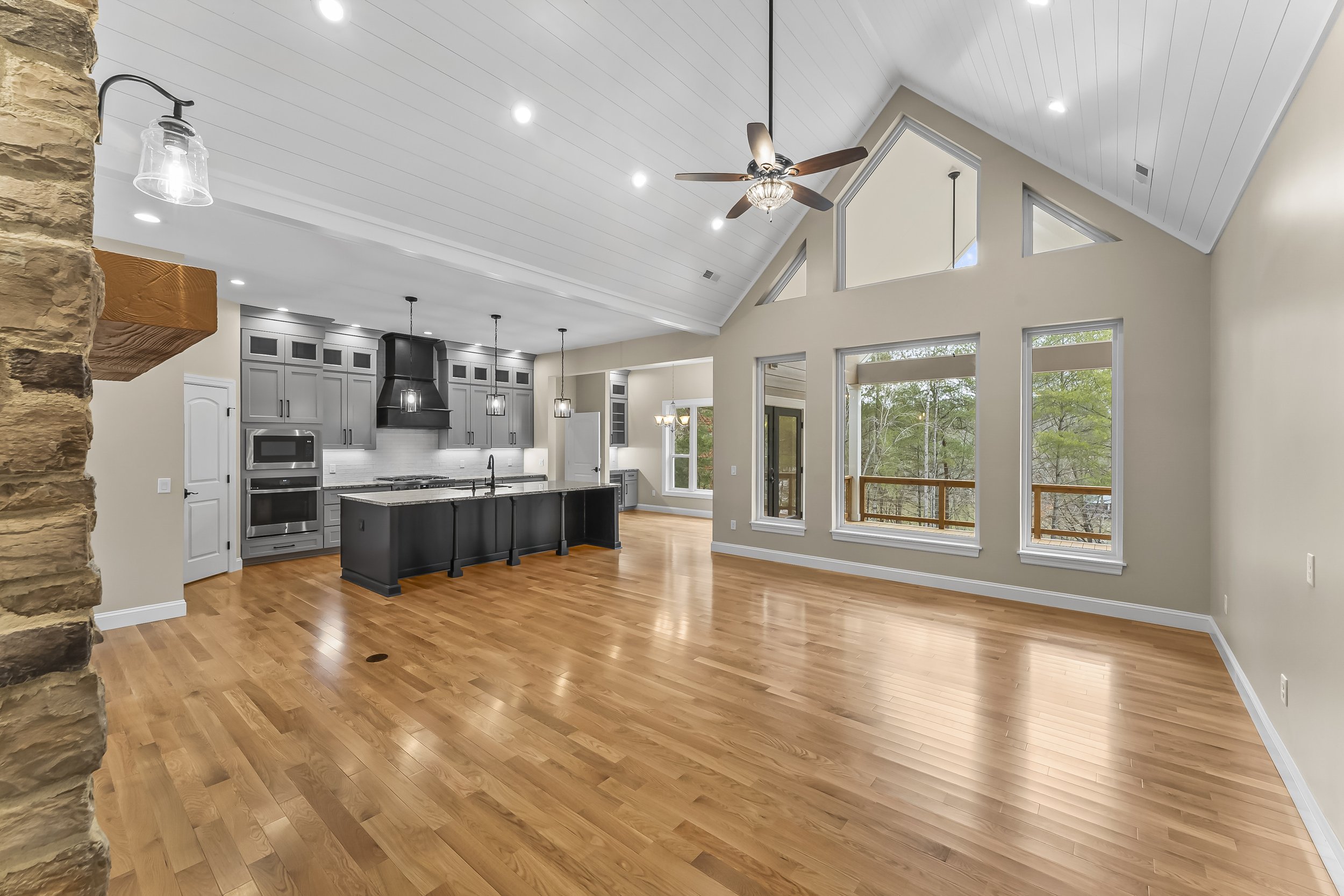 12-5715 leeward lane-12.jpg
