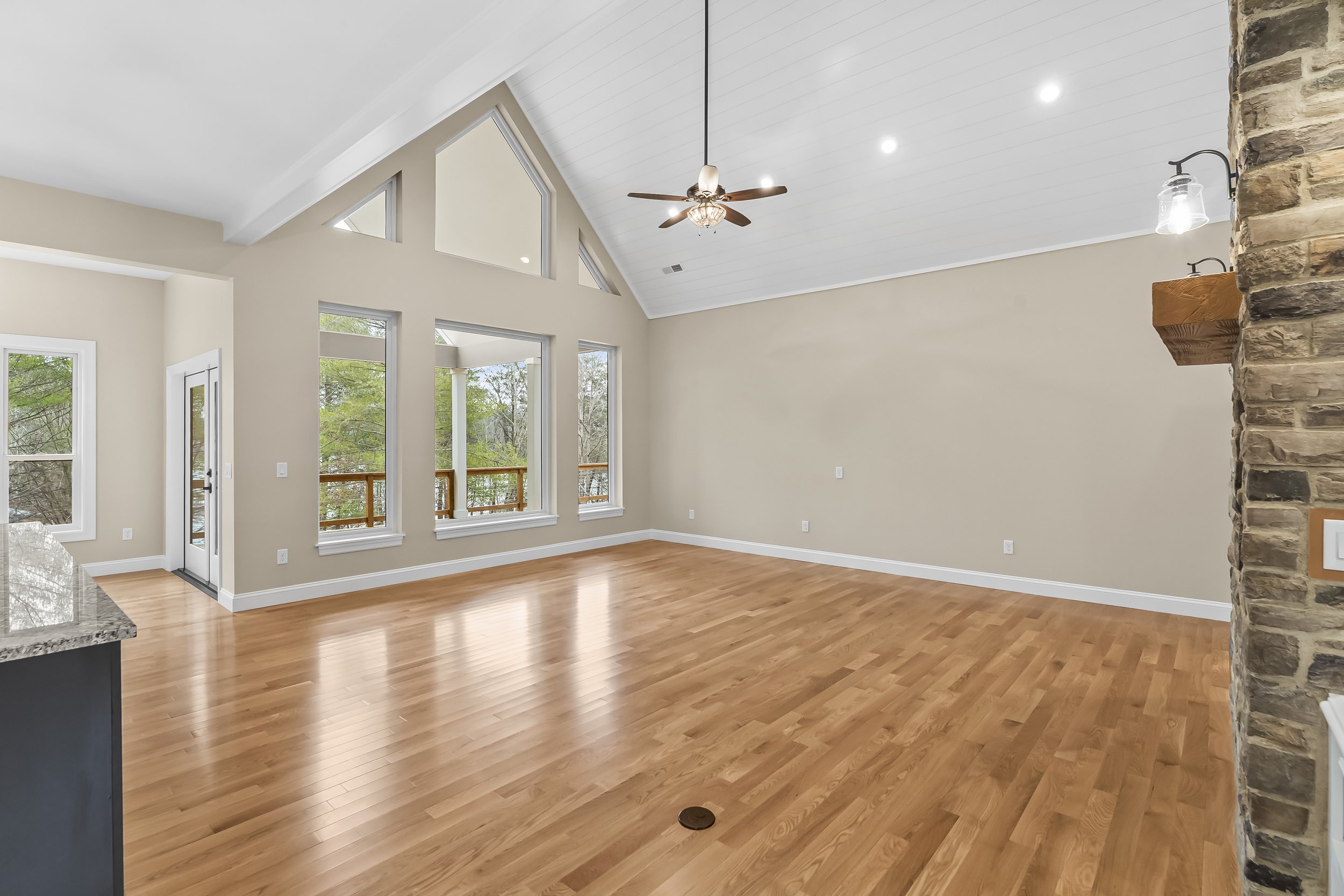 15-5715 leeward lane-9.jpg