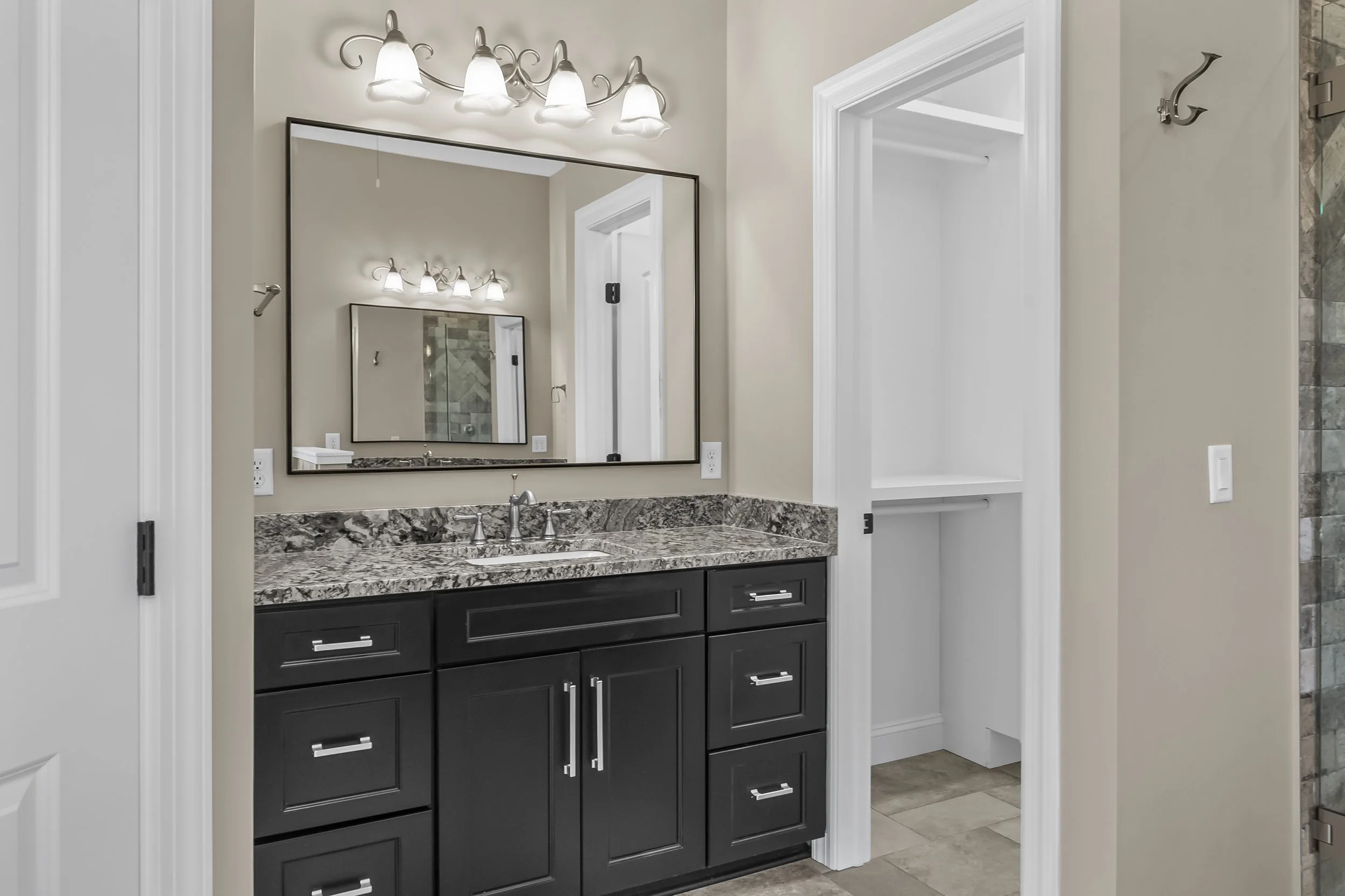 37-5715 leeward lane-34.jpg