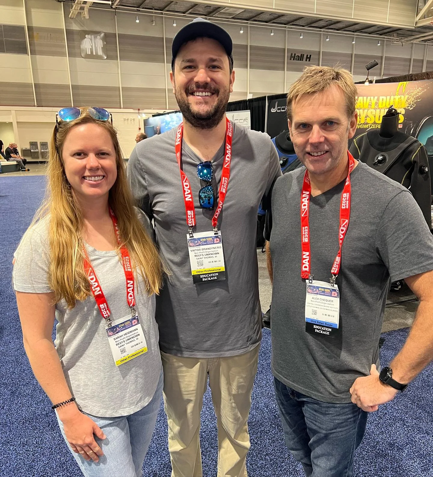 🚨BIG NEWS!! 🚨 
In honor of National Scientific Diving Day, we are proud to announce that Reefs Unknown officially has a dive program! We are now an organizational member of the American Academy of Underwater Sciences, which means we can safely do s