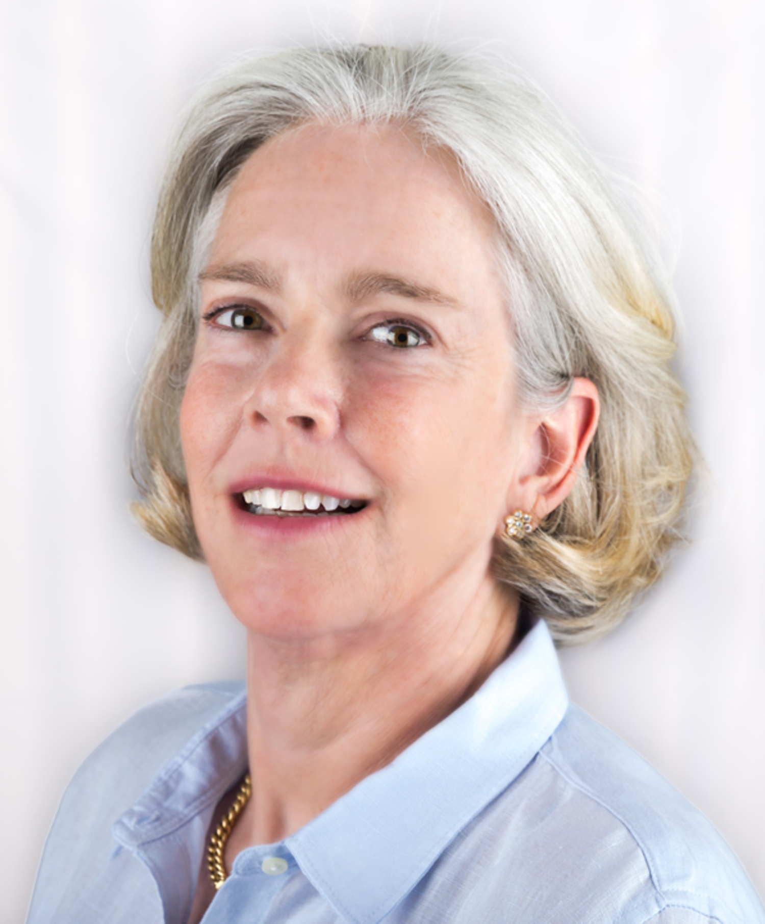 Sara Dent serves on Reefs Unknown's Board of Directors. She is a current Trustee of the Woods Hole Oceanographic Institution.