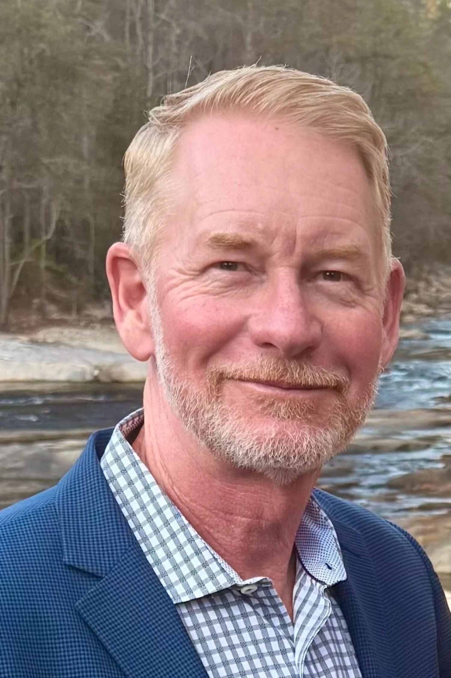 Andrew Hemmert serves on Reefs Unknown's Board of Directors. He is the President and owner of HMRT, LLC.