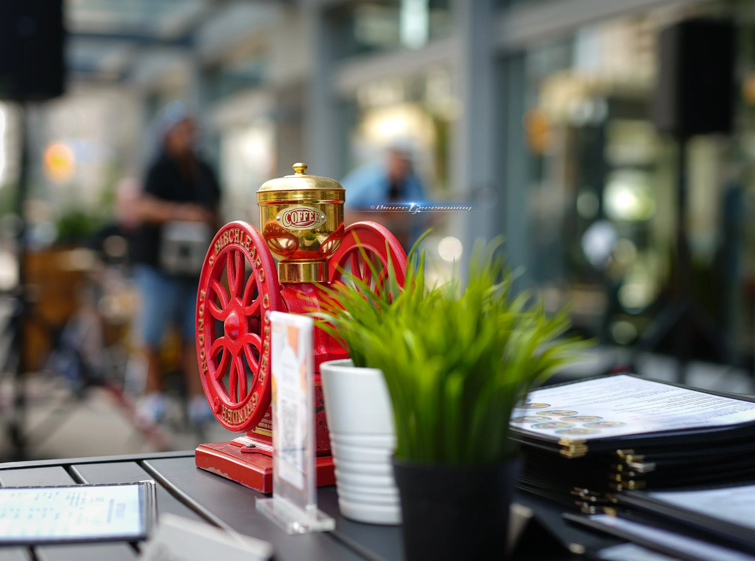 WaylingJames Cafe01.jpg
