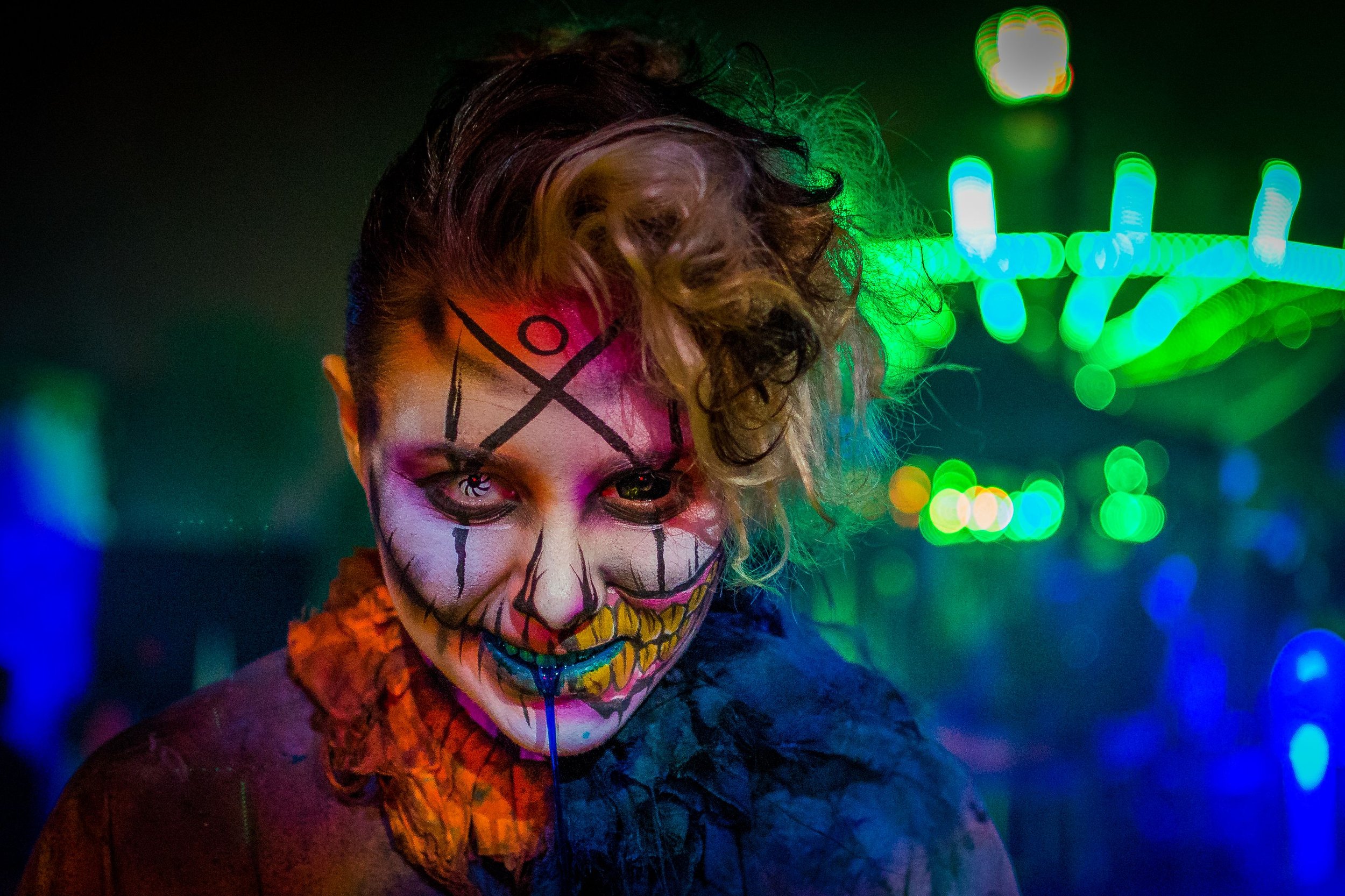 Queen_Mary_Dark_Harbor_1.jpg