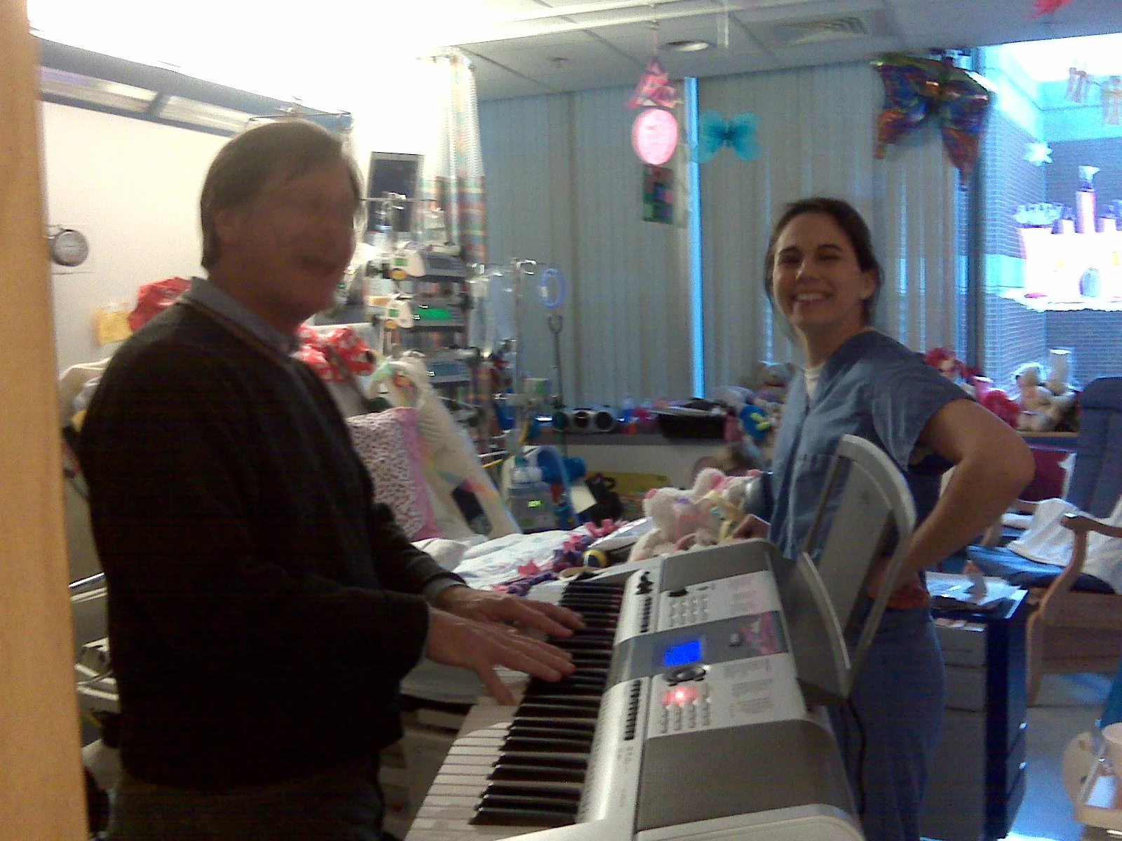 Drs. Gil Wernovsky and Vanessa Madrigal in patient room