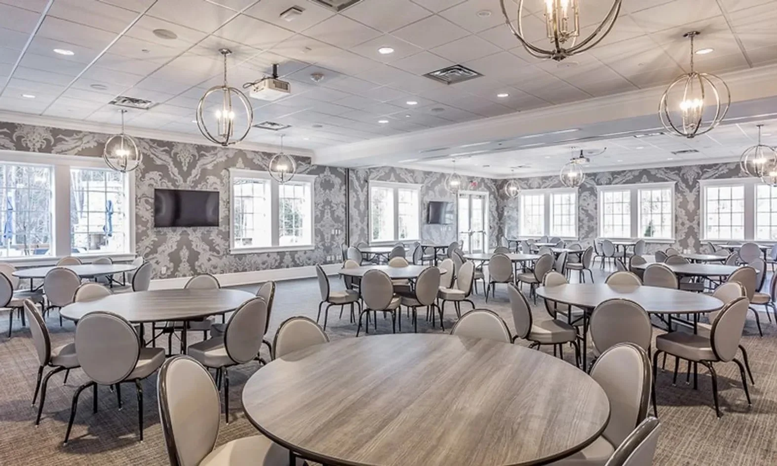 del-webb-at-traditions-clubhouse-dining-room-active-adult-community-wake-forest-nc.webp