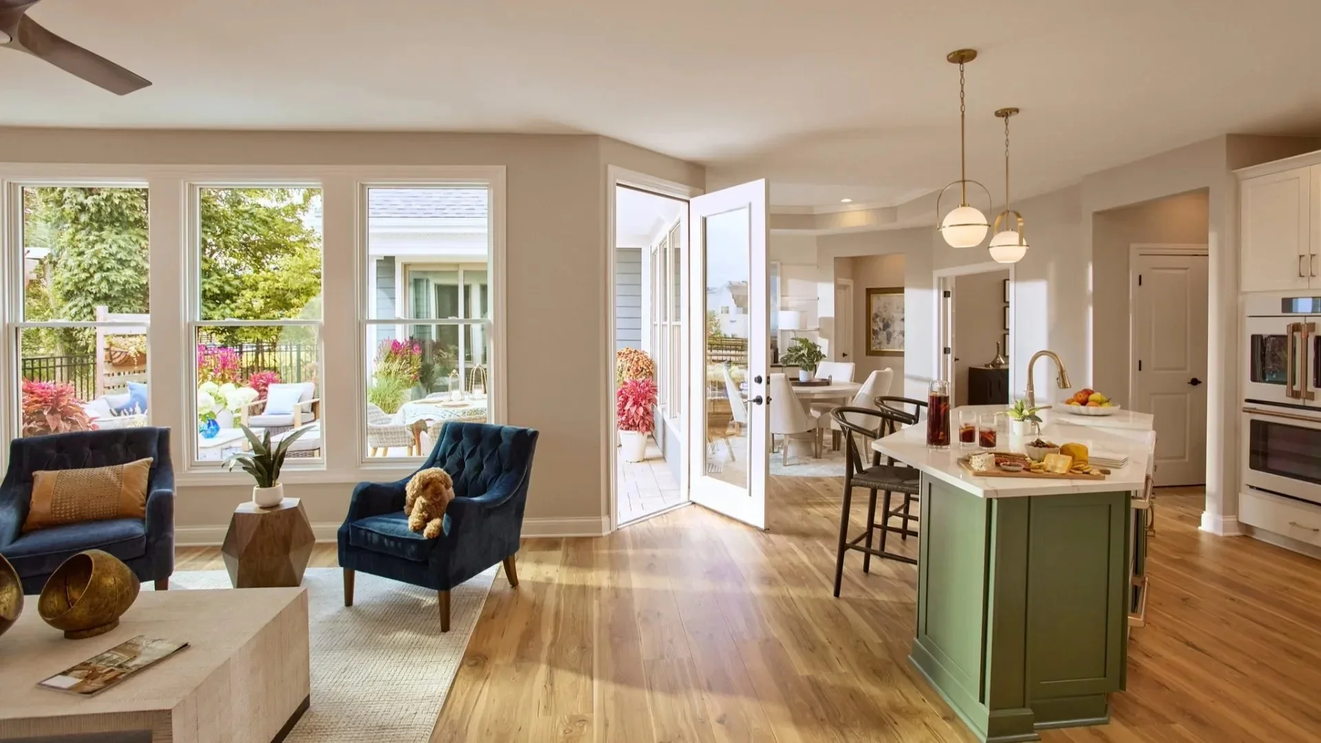 courtyards-55-plus-community-open-concept-living-kitchen-charlotte-nc.webp