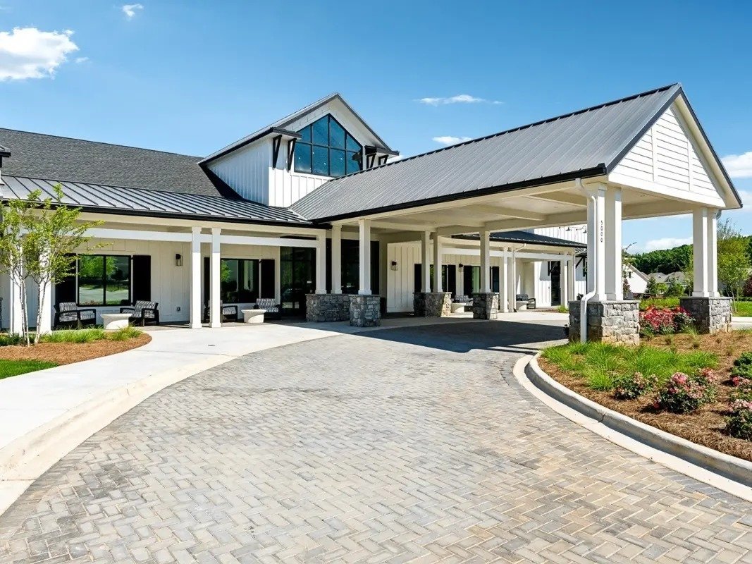 cresswind-at-wesley-chapel-clubhouse-front-porte-cochere-exterior-55-plus-community-wesley-chapel-nc.jpg