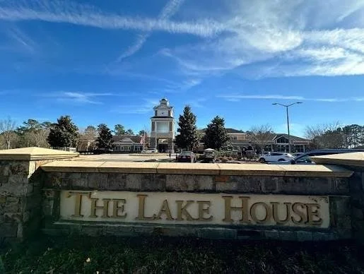 courtyards-of-marvin-lake-house-community-sign-entrance-monument-active-adult-community-marvin-nc.jpg