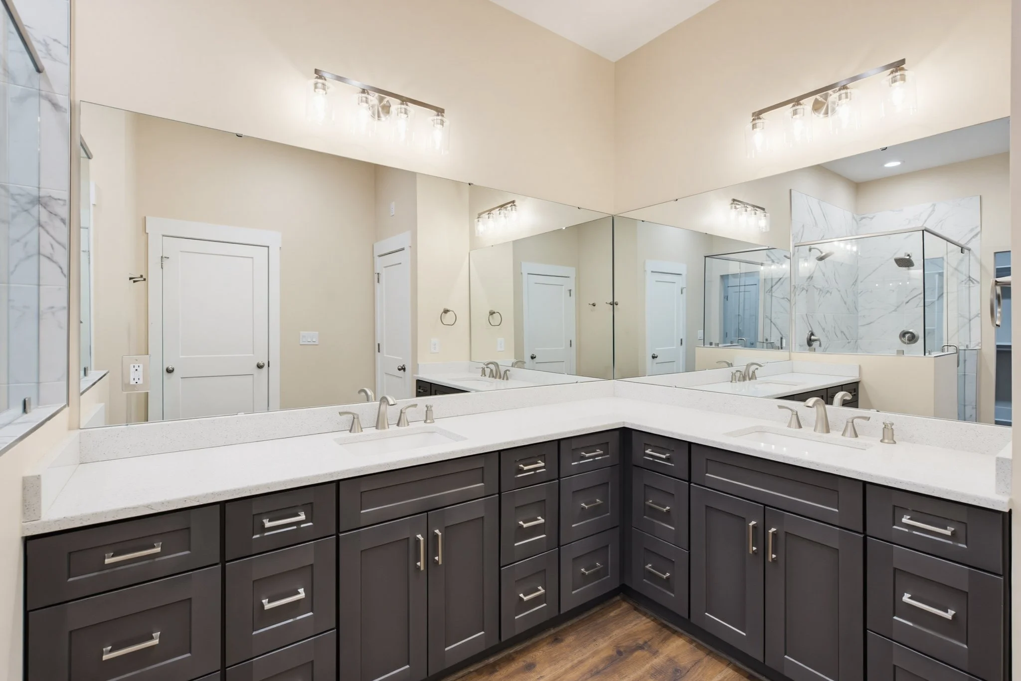 2507 forest Lawn Dr-174.jpg