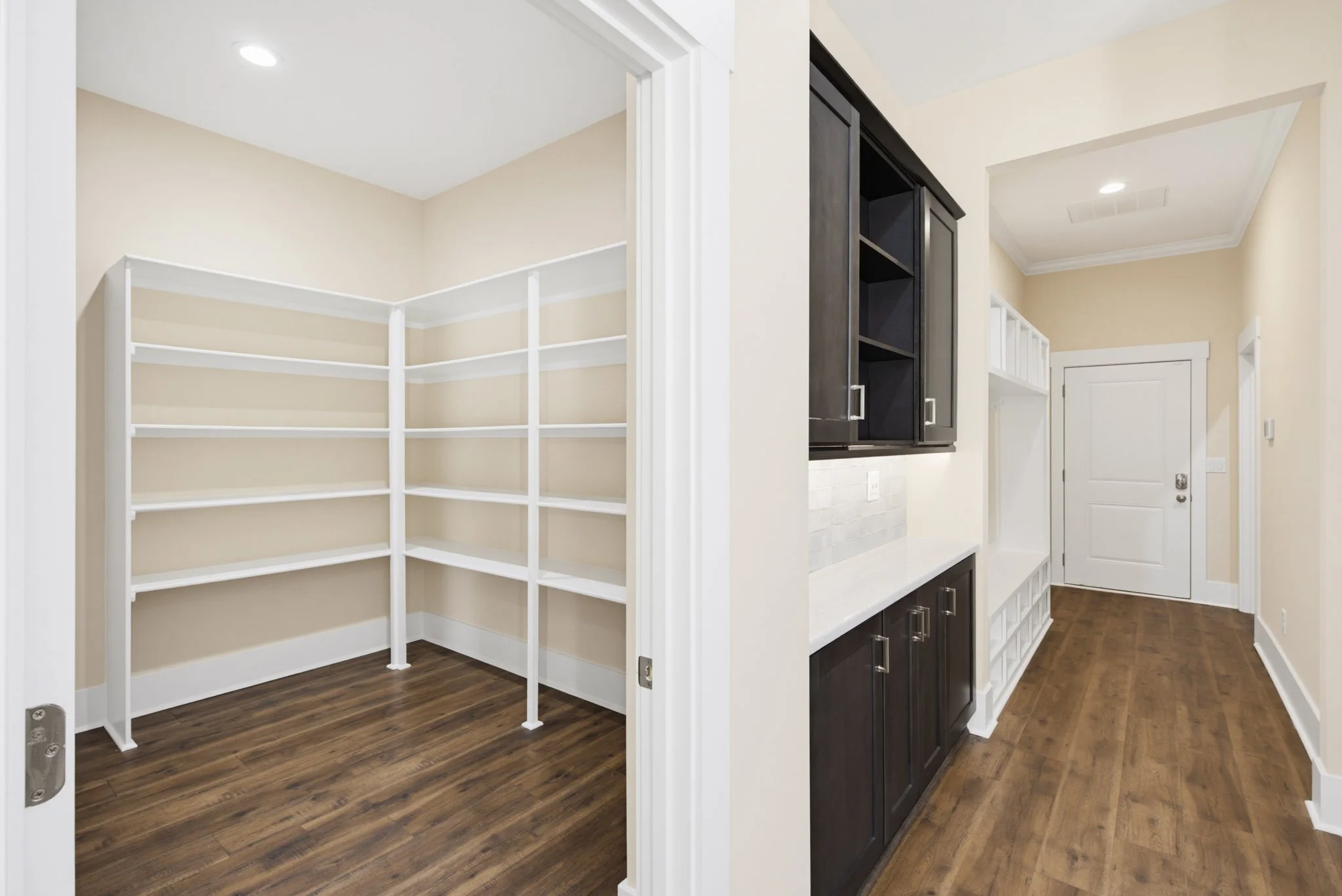 2507 forest Lawn Dr-154.jpg
