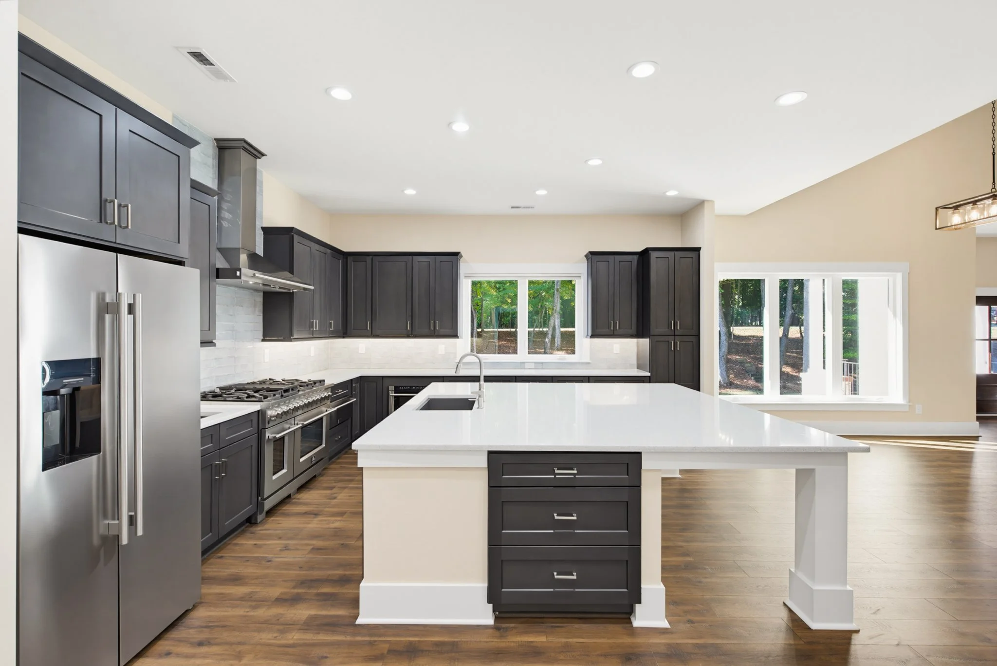 2507 forest Lawn Dr-149.jpg