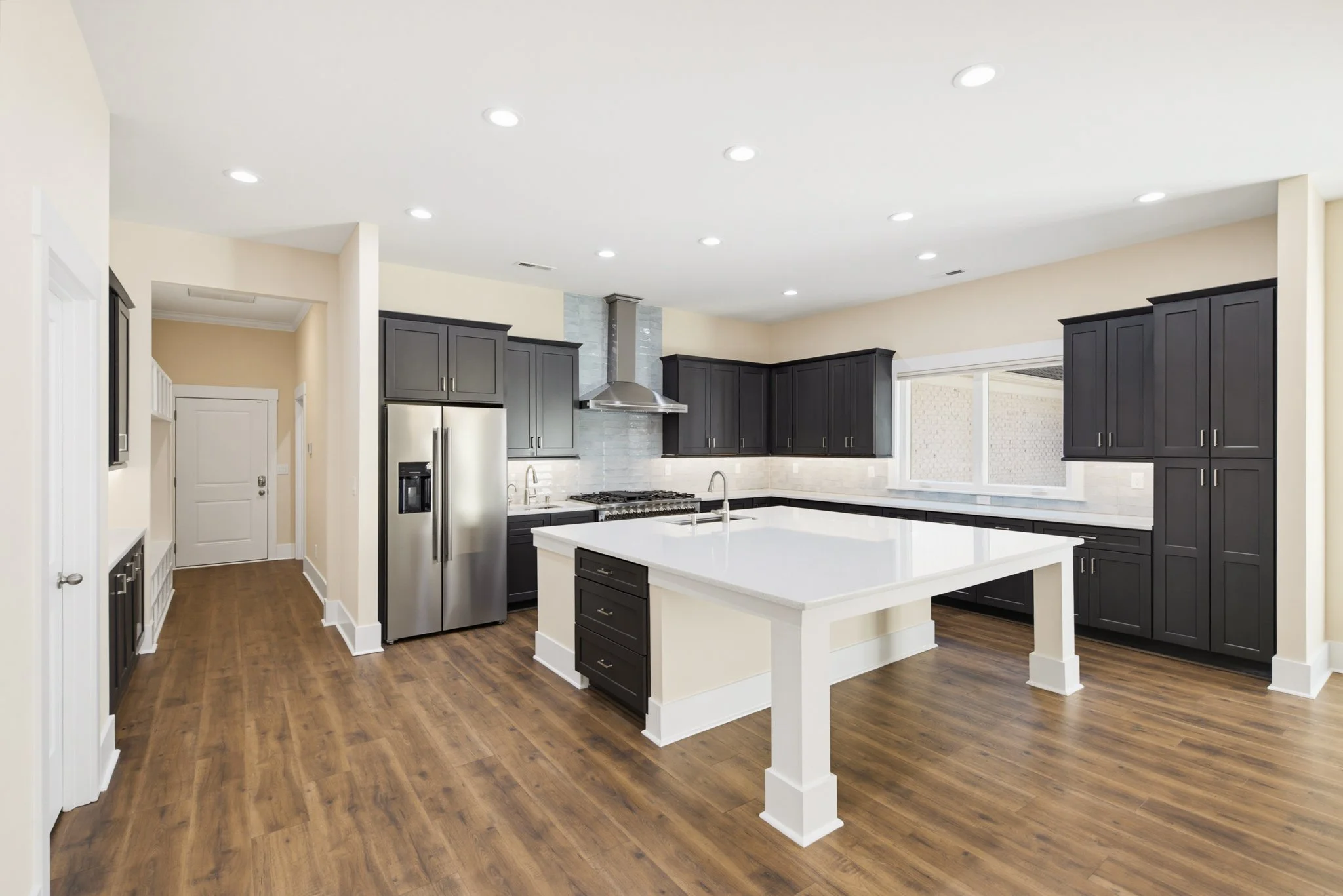 2507 forest Lawn Dr-147.jpg