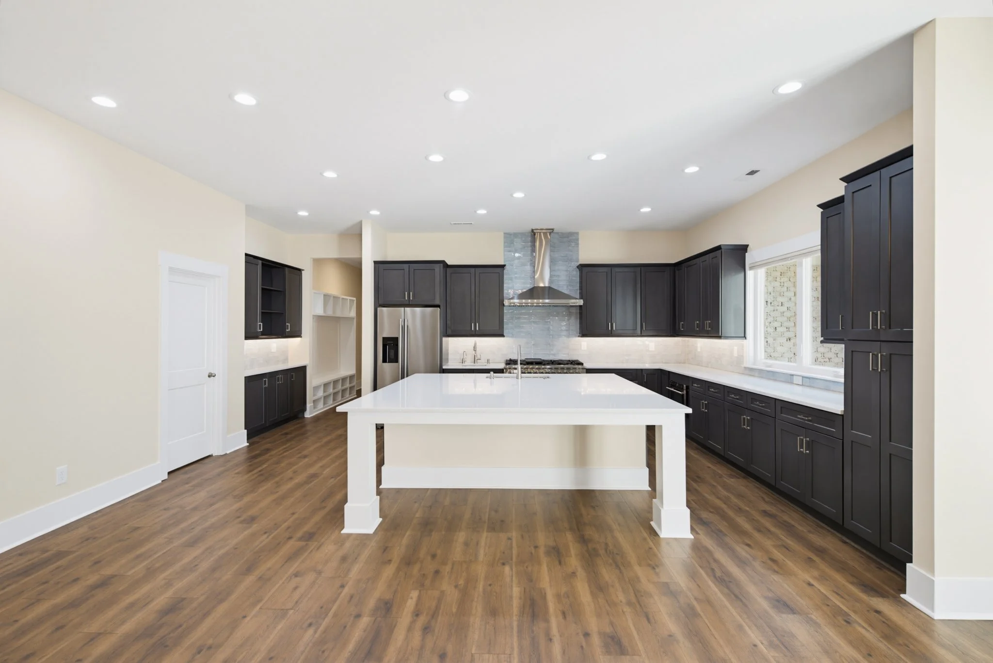 2507 forest Lawn Dr-146.jpg