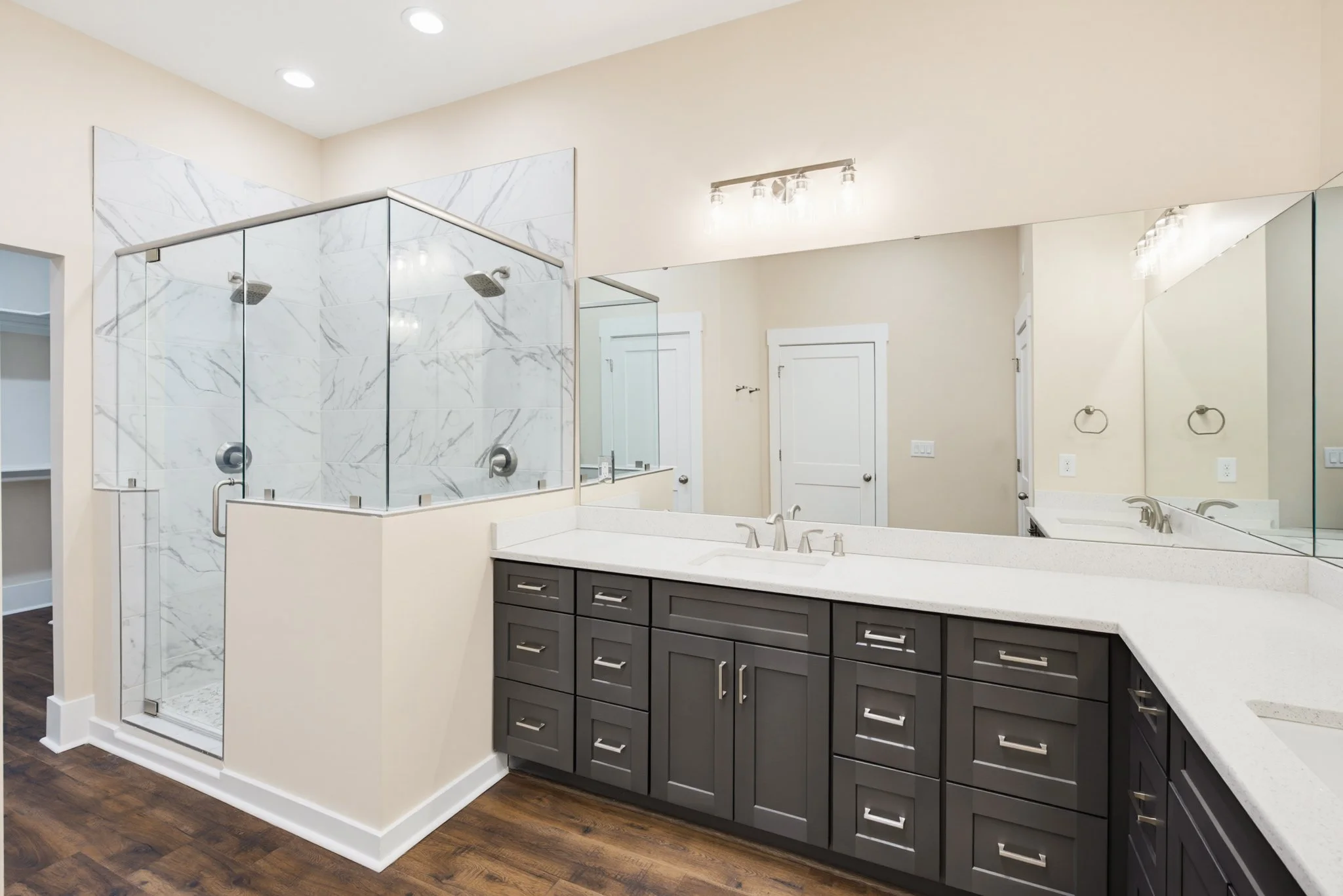 2507 forest Lawn Dr-173.jpg