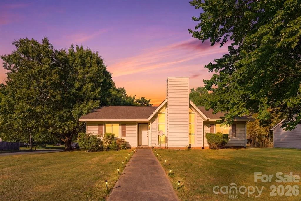 2530 Dion Avenue 
Charlotte , NC 28212 
 2.25%  
 click here for the commission agreement 