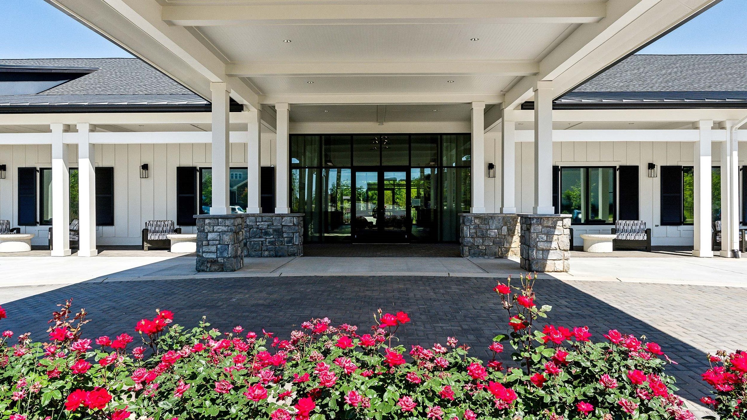 cresswind-at-wesley-chapel-clubhouse-front-entry-with-covered-drive-and-flowers-55-plus-community-wesley-chapel-nc.jpg