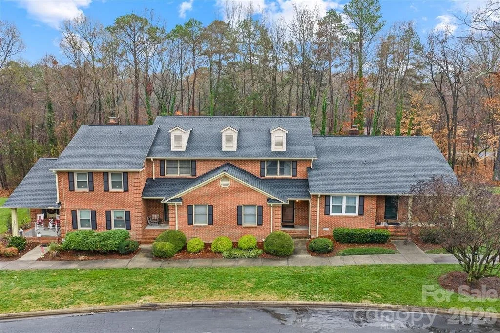 8430 Coulwood Oak Ln 
Charlotte NC 28214 
 2.25%  
 click here for the commission agreement 