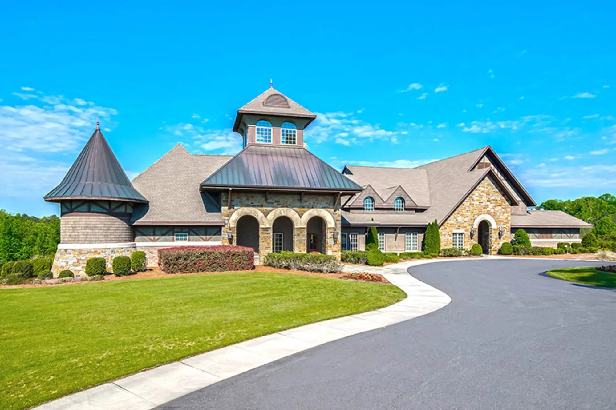 regency-at-palisades-clubhouse-front-exterior-with-turret-and-driveway-55-plus-community-charlotte-nc.jpg