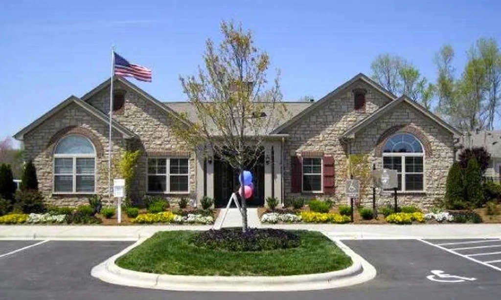 the-courtyards-on-lake-norman-clubhouse-front-exterior-with-flag-and-parking-active-adult-community-cornelius-nc.jpg