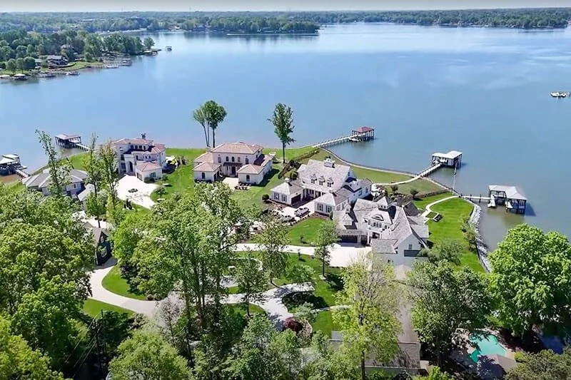 the-courtyards-on-lake-norman-aerial-view-of-waterfront-homes-and-lake-norman-active-adult-community-cornelius-nc.jpg