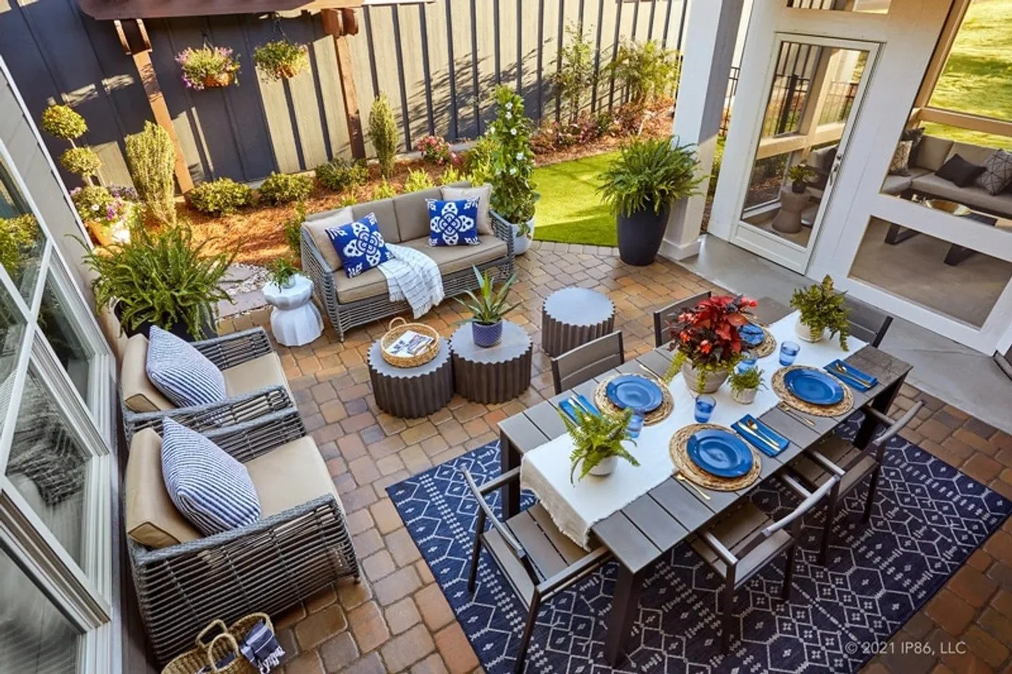 the-courtyards-at-lake-davidson-private-courtyard-patio-with-outdoor-seating-and-dining-table-active-adult-community-davidson-nc.jpg