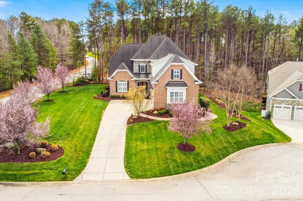 407 Blue Bay Ct 
York, SC 29745 
 2.25%  
 click here for the commission agreement 