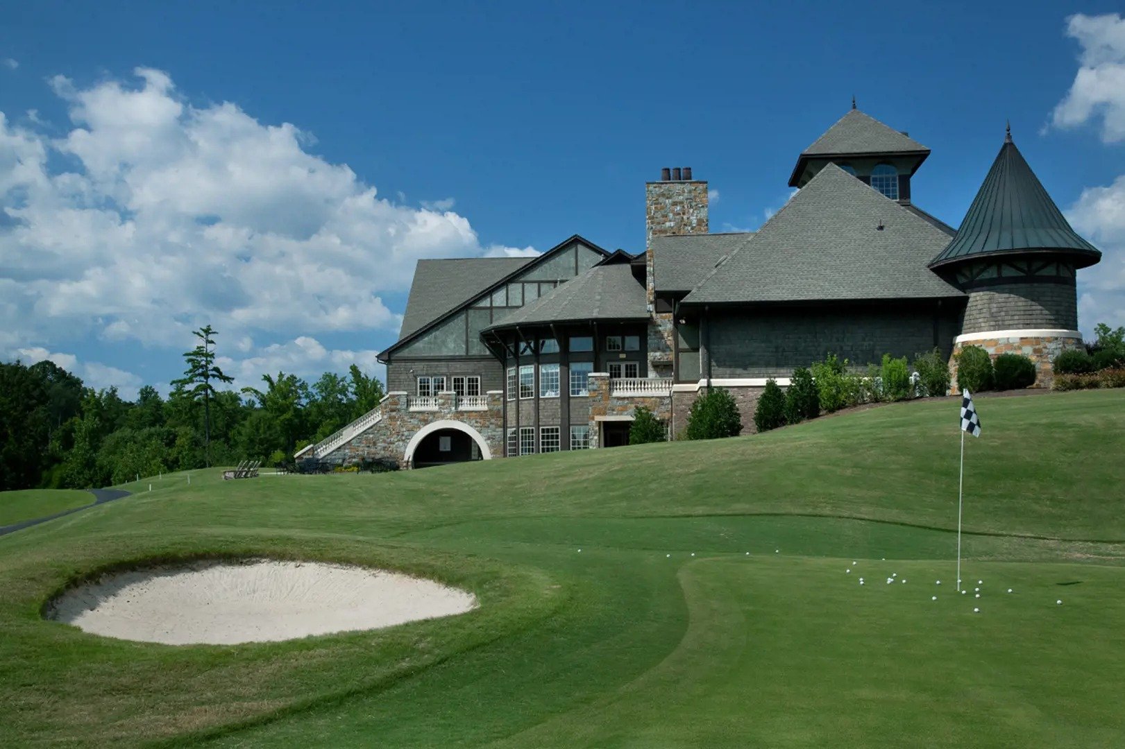 regency-at-palisades-golf-course-green-with-clubhouse-in-background-55-plus-community-charlotte-nc.jpg