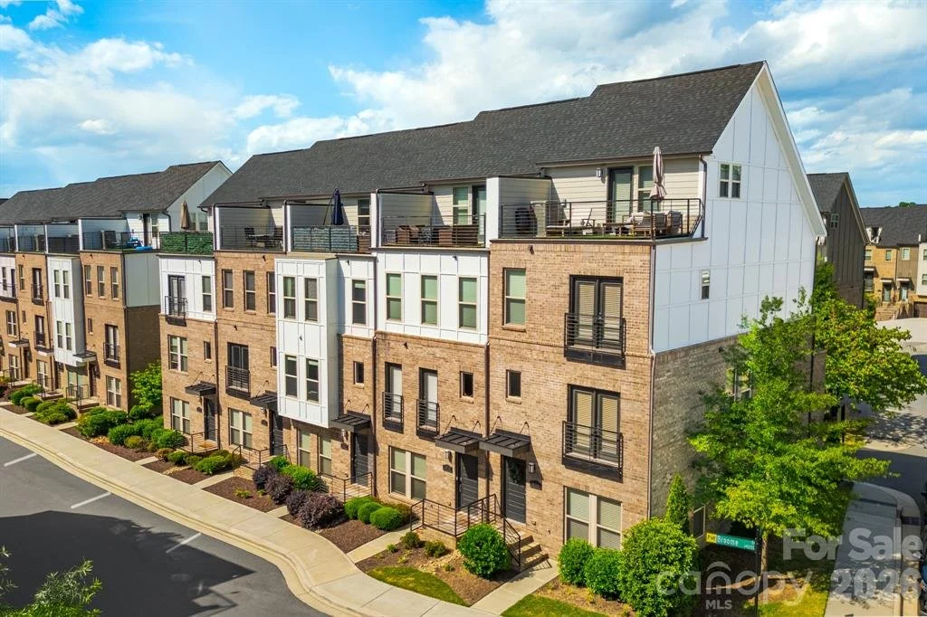 15036 New Amsterdam Lane 
Charlotte, North Carolina 28204 
 2.5%  
 click here for the commission agreement 