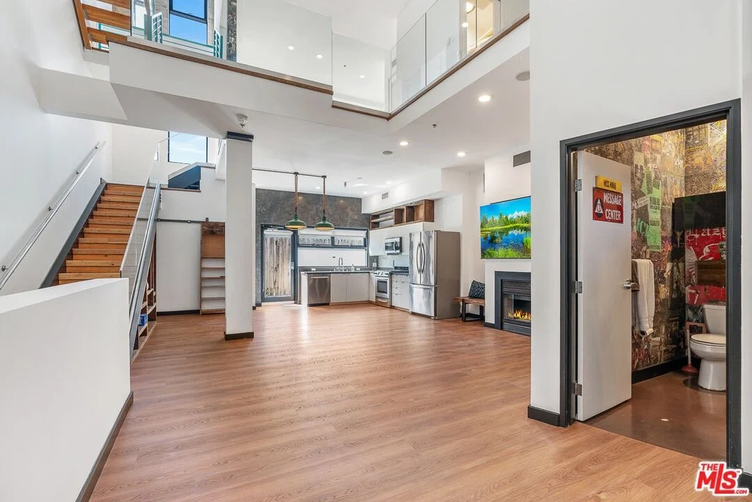 815 Hampton Dr #4 $1,237,500