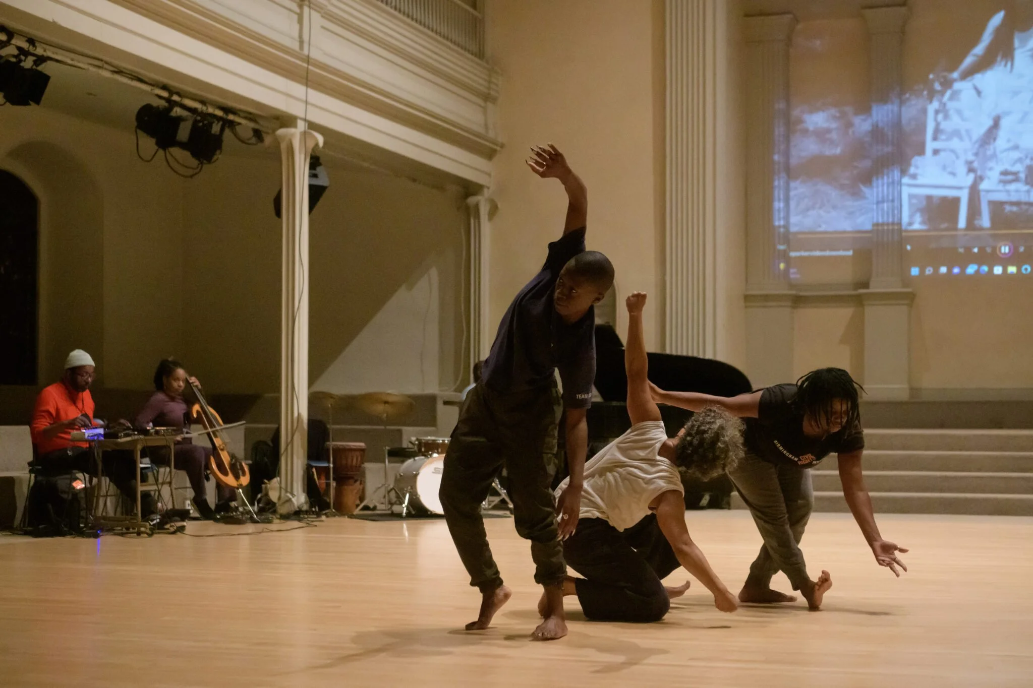 Leslie Parker Dance Project. Pictured, left to right: Dameun Strange (synth), Nioka Workman (cello), Michael Wimberly (piano), Jessika Enoh Akpaka, Samantha Mame Diarra Speis, Leslie Parker. Photo: Ian Douglas.
