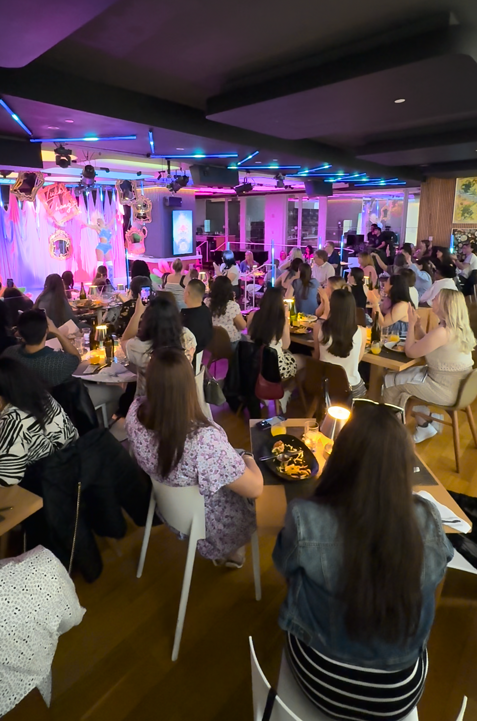 Drag brunch 3.png