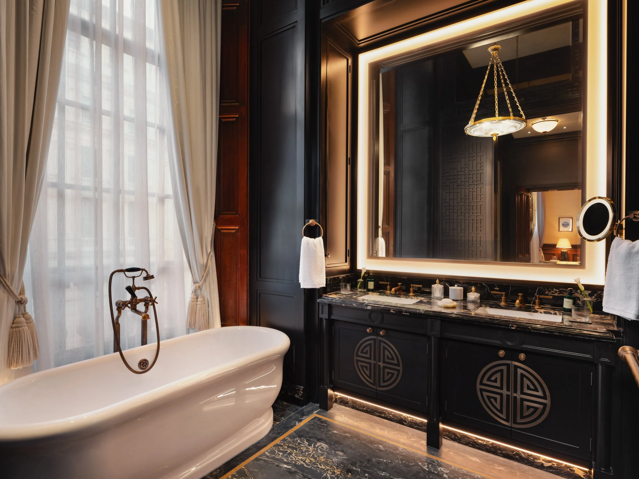 Raffles London - Raffles Suite bathroom.jpg