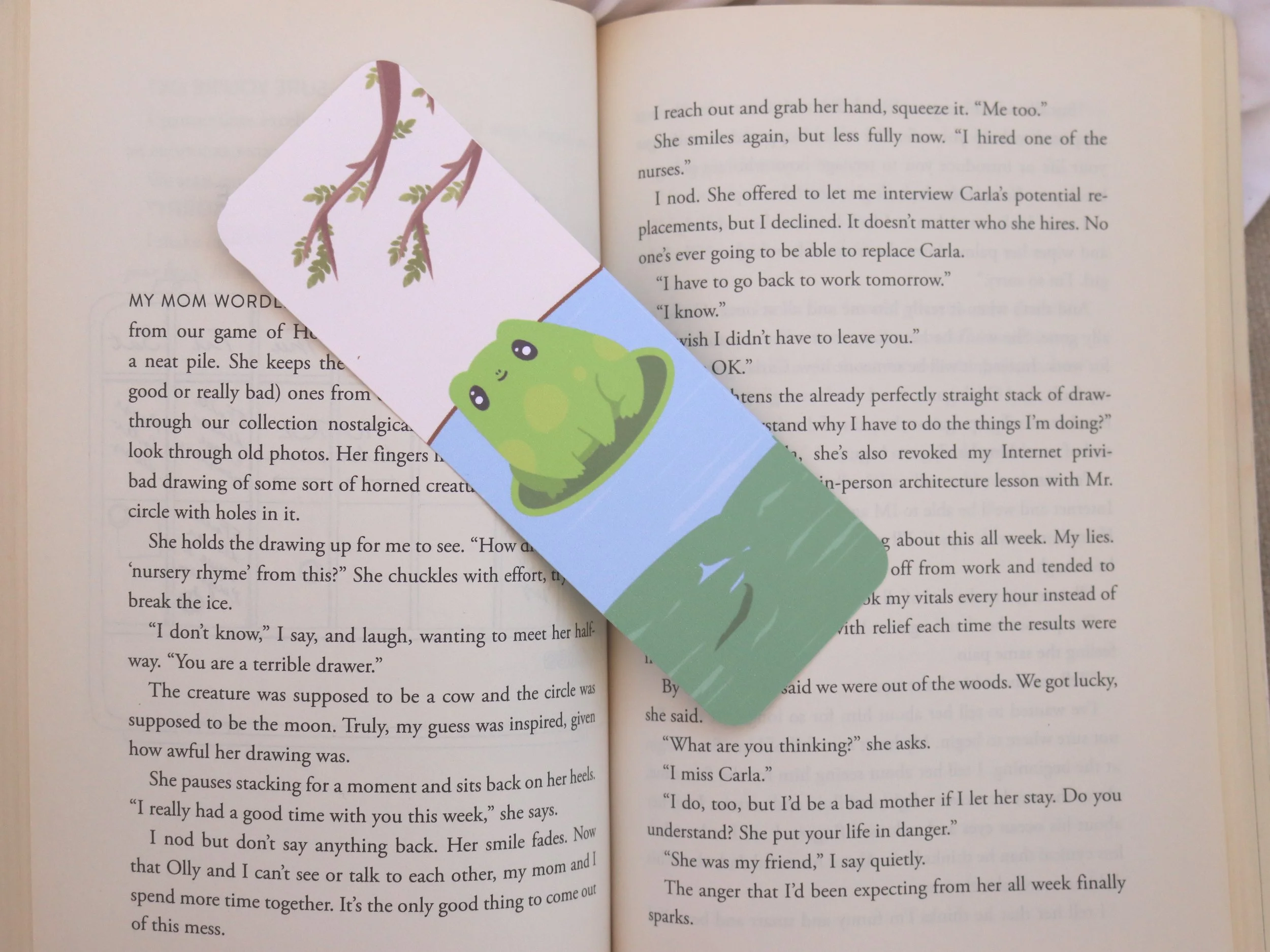 frog+bookmark+book.png