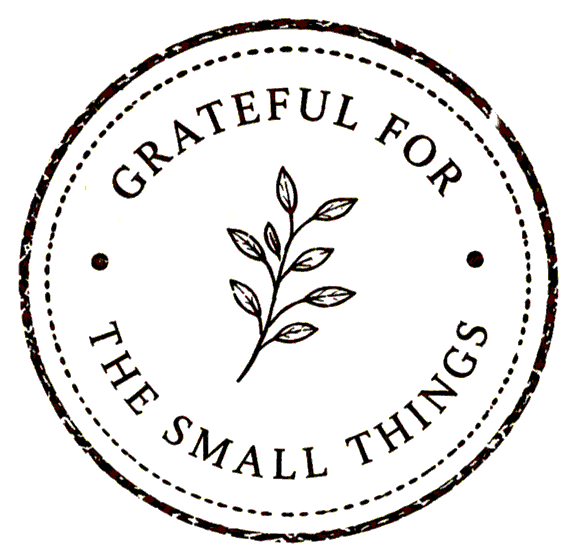 Design with a circular border and the text "Grateful for the small things" surrounding a small branch with leaves in the center.