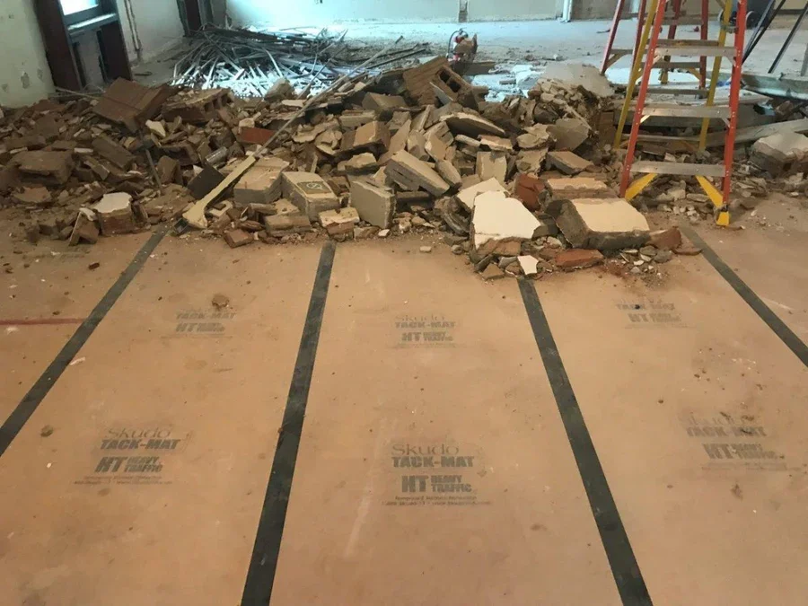 skid-tack-mat-953272.webp