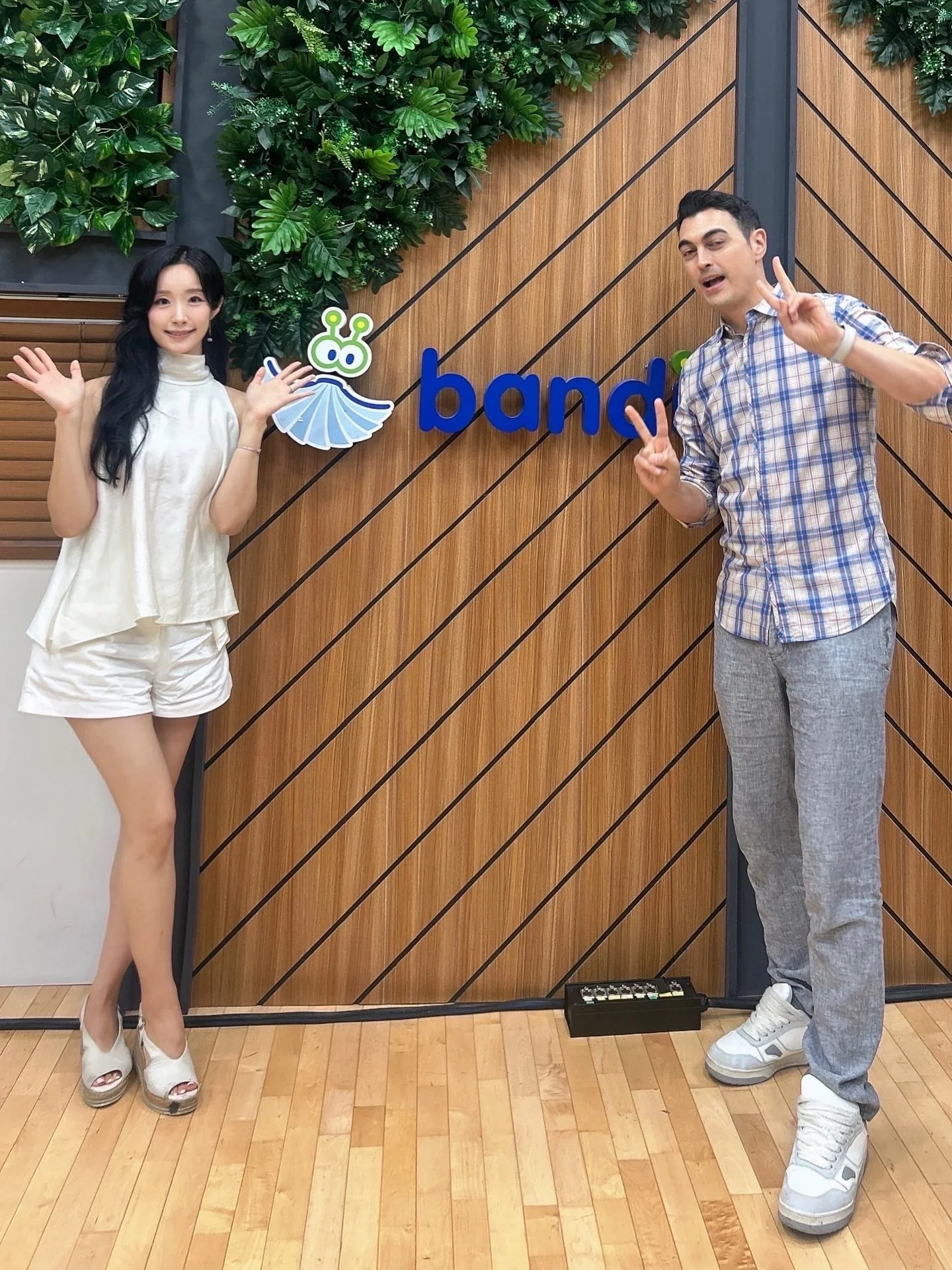 Peter와 7년 만에 함께한 EBS 생방송, 오랜만이라 더 뜻깊었던 시간 ✨
Live on-air with Peter at EBS after 7 years &mdash; all the more meaningful this time 🕊️🍀🌸🎙️