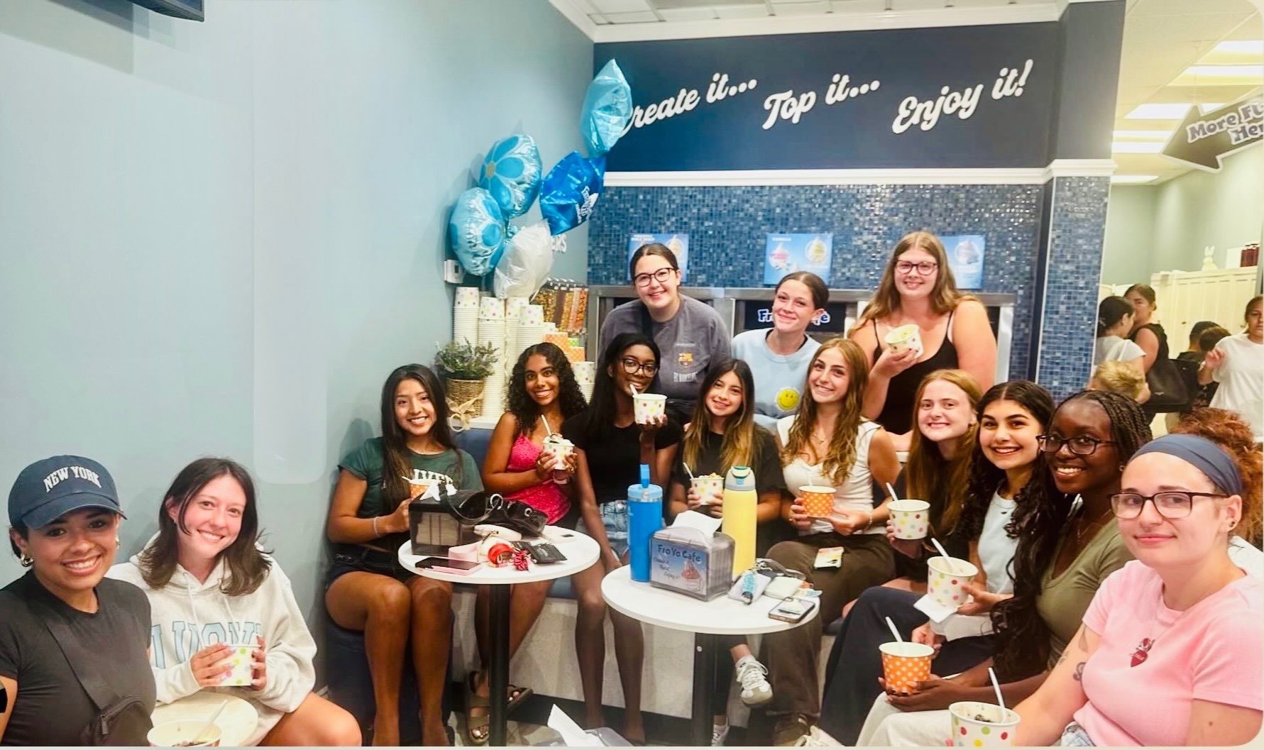 What the FRO-perience is all about, you create it and top it &amp; enjoy it with your friends🤭👯🍨
#manalapan #froyo #froyocafe #monmouthcounty #frozenyogurt