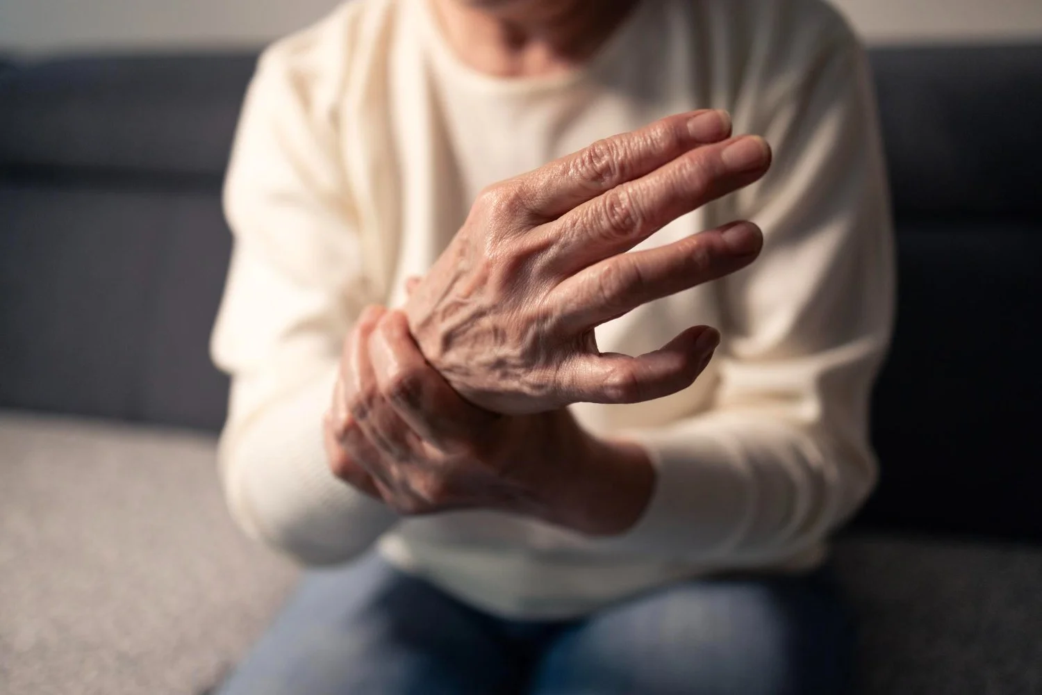 What Is Inflammatory Arthritis (And How Is It Different From "Regular" Arthritis?)