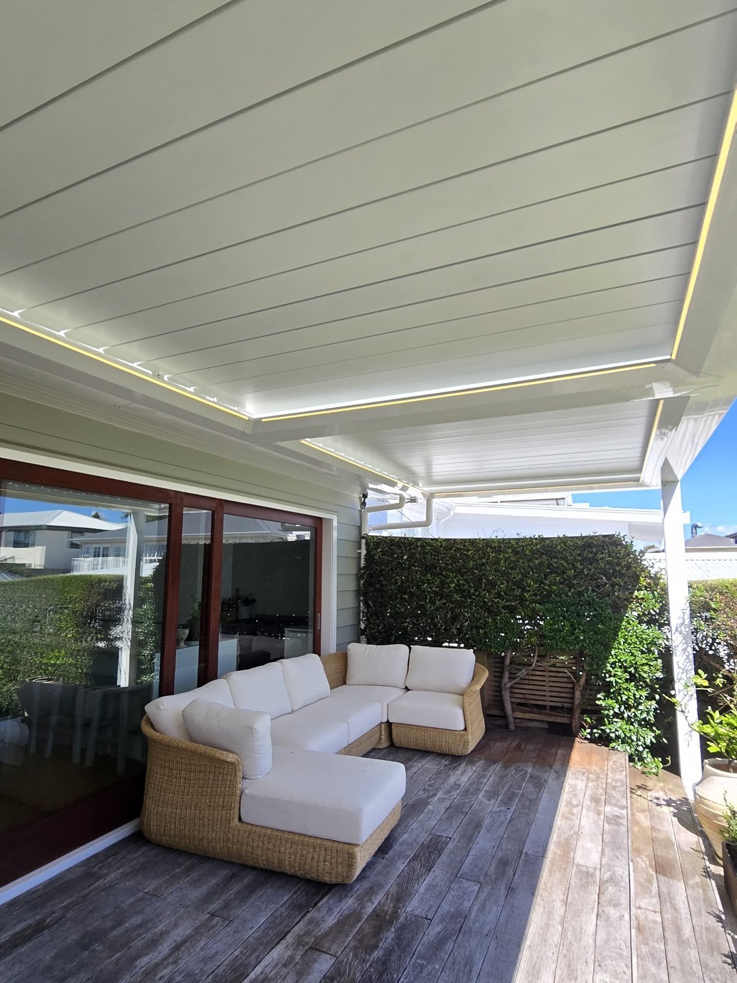 Fit off the electrical side for this remarkable Louvre installation from the team at Canopy Tech. 

#electrician #aucklandelectrician #residentialelectrician #building