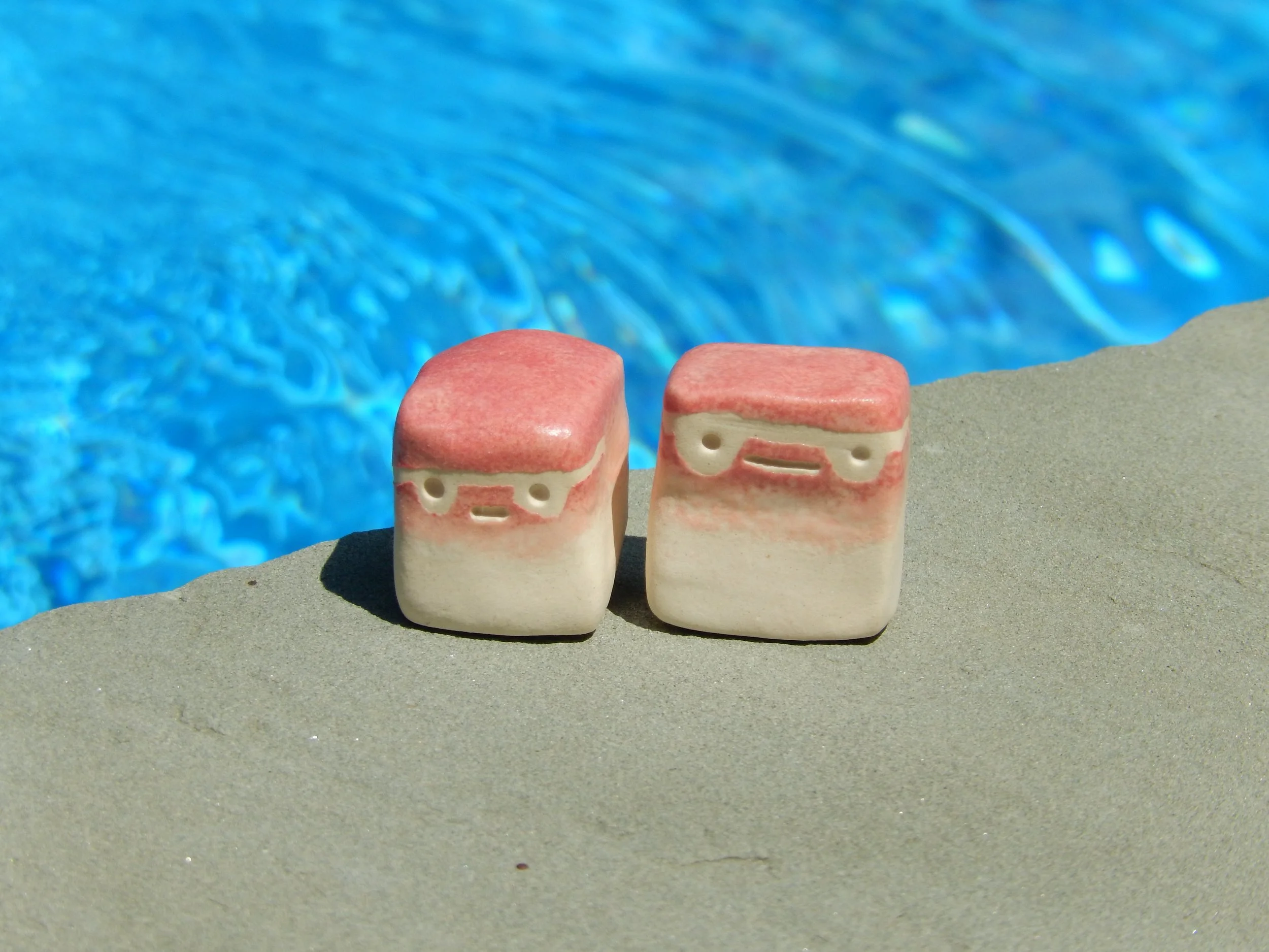 sunburnt fu — desk friend