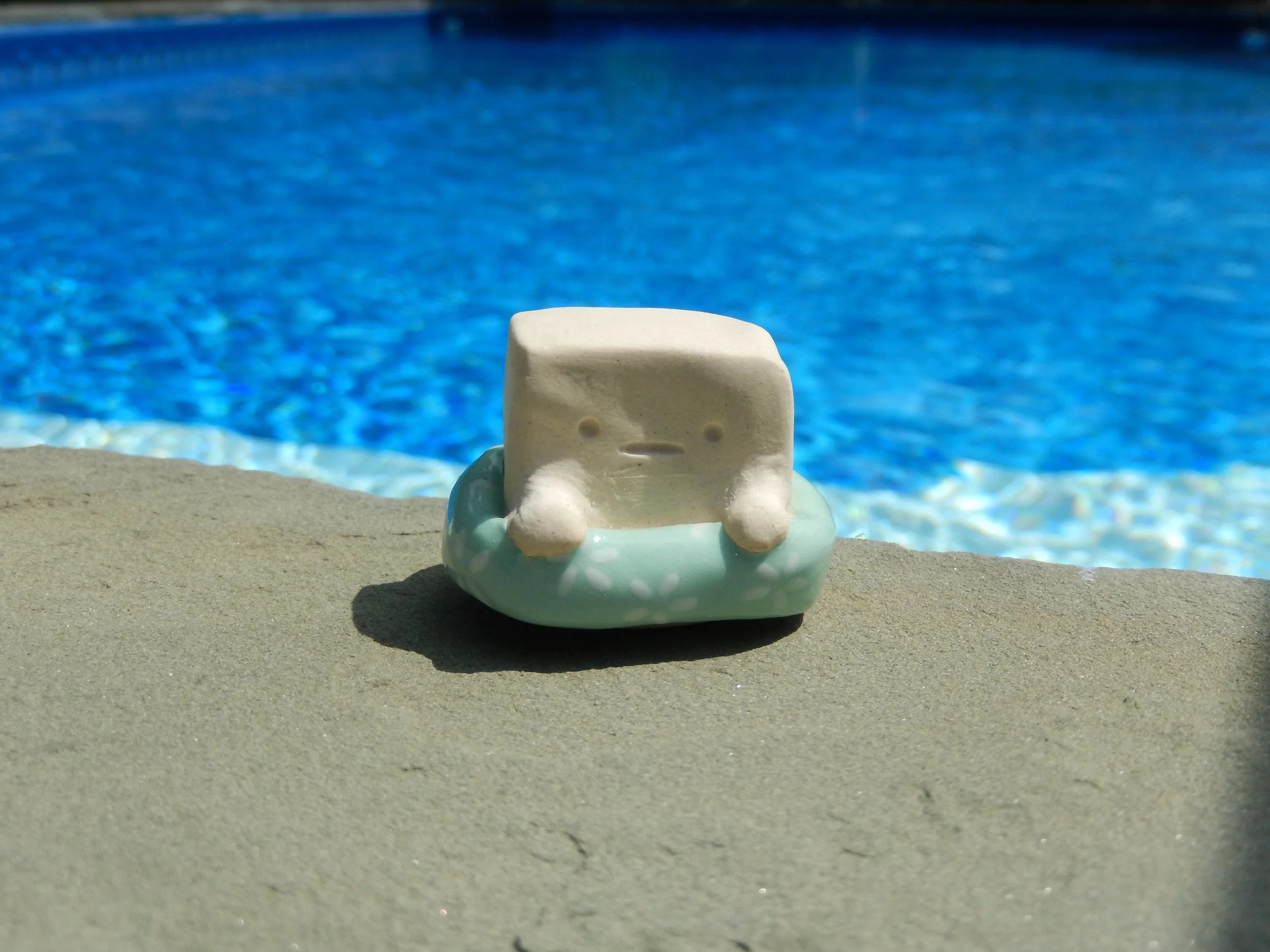 pool tube fu — desk friend (oopsie)