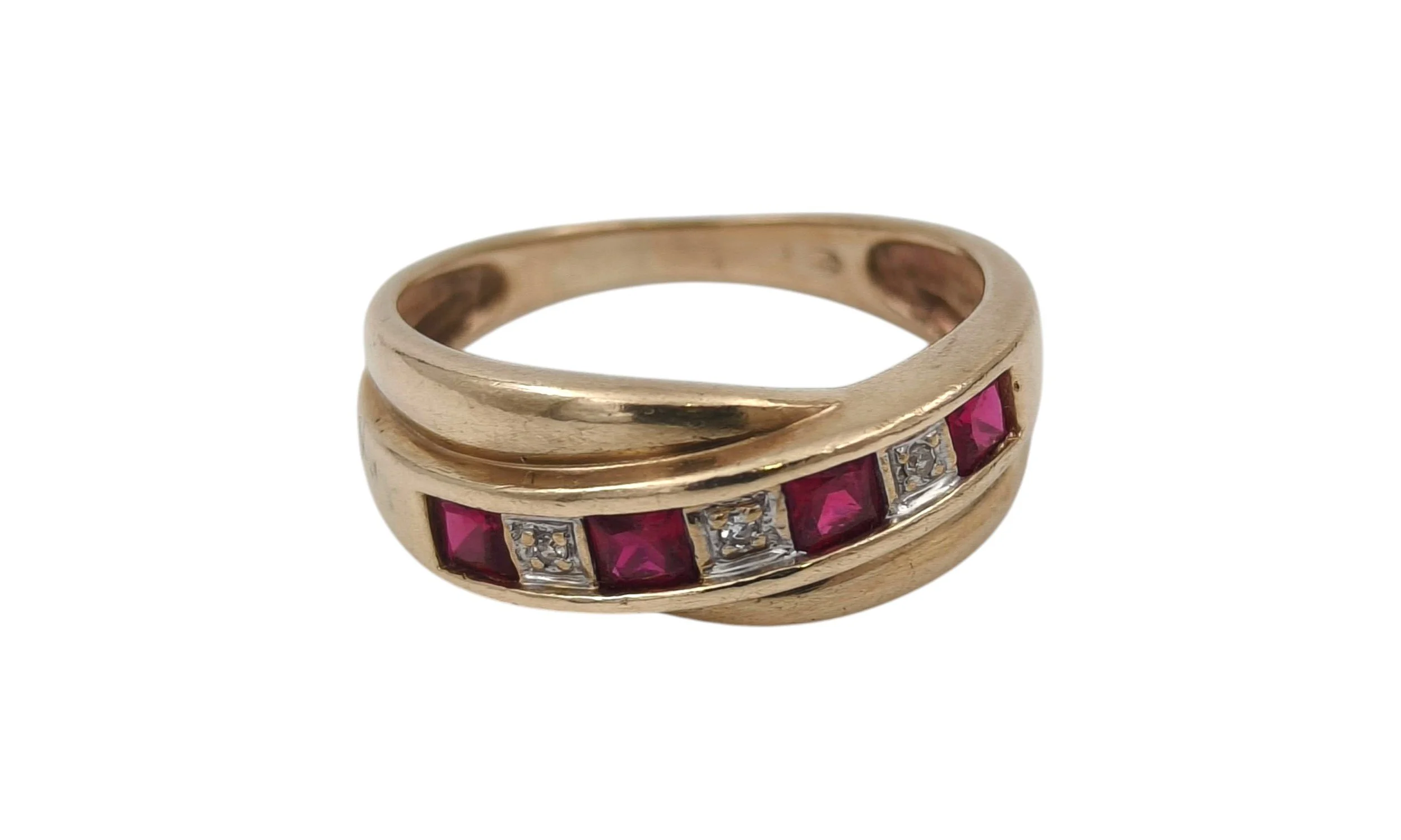 9ct Gold Garnet and Diamond Ring - Size L